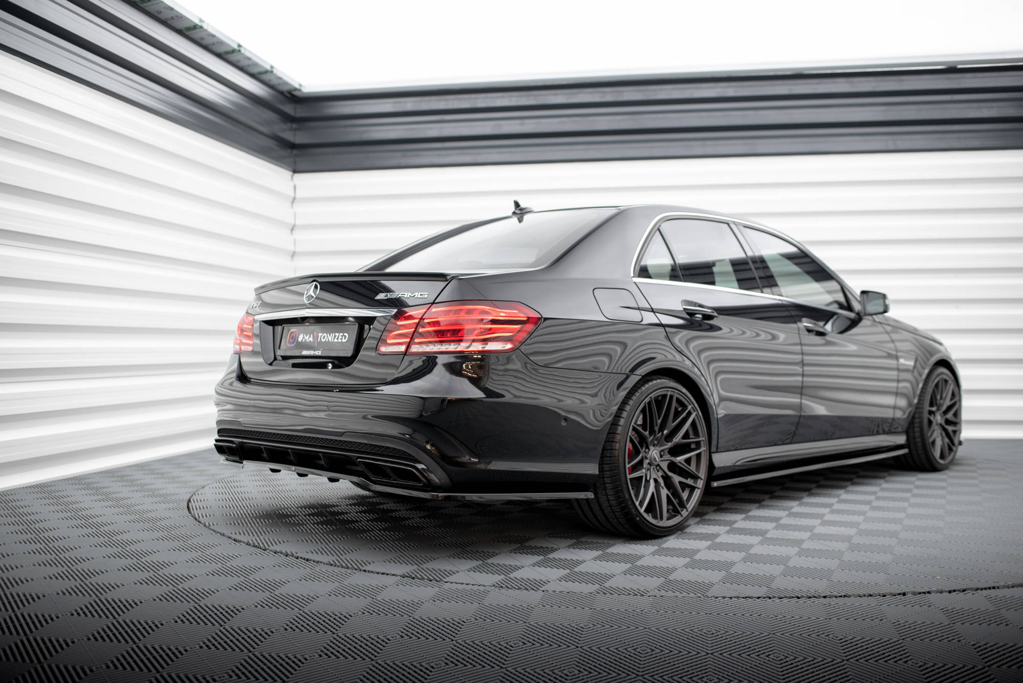 Maxton design rear diffuser  for mercedes-benz e63 amg w212 lci - image 6
