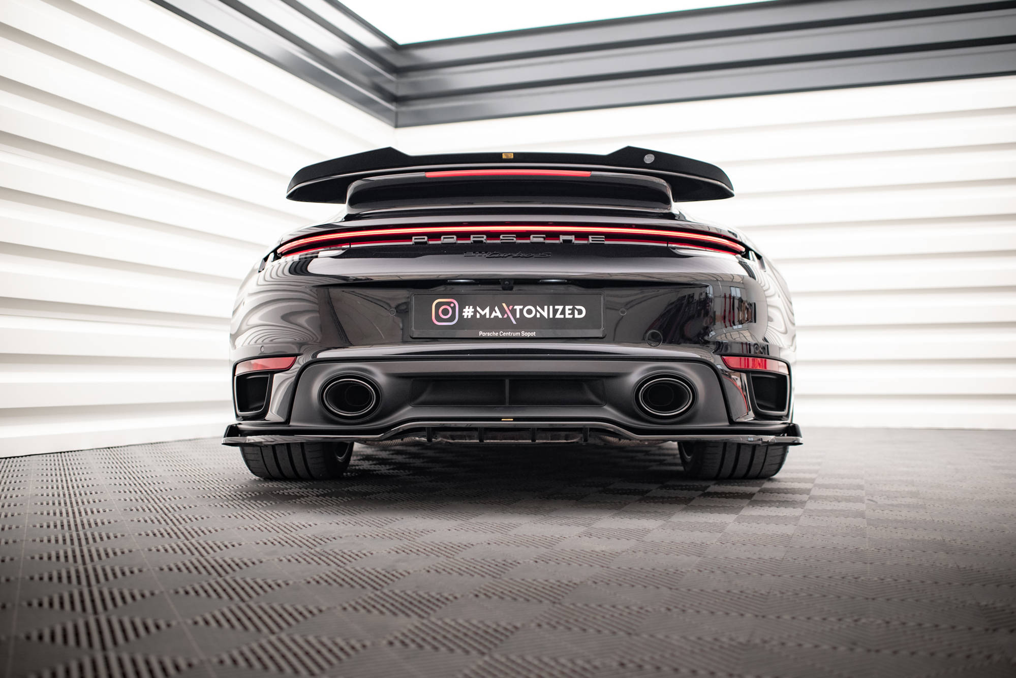 Maxton design gloss black rear diffuser for porsche 911 turbo s 992 - image 2