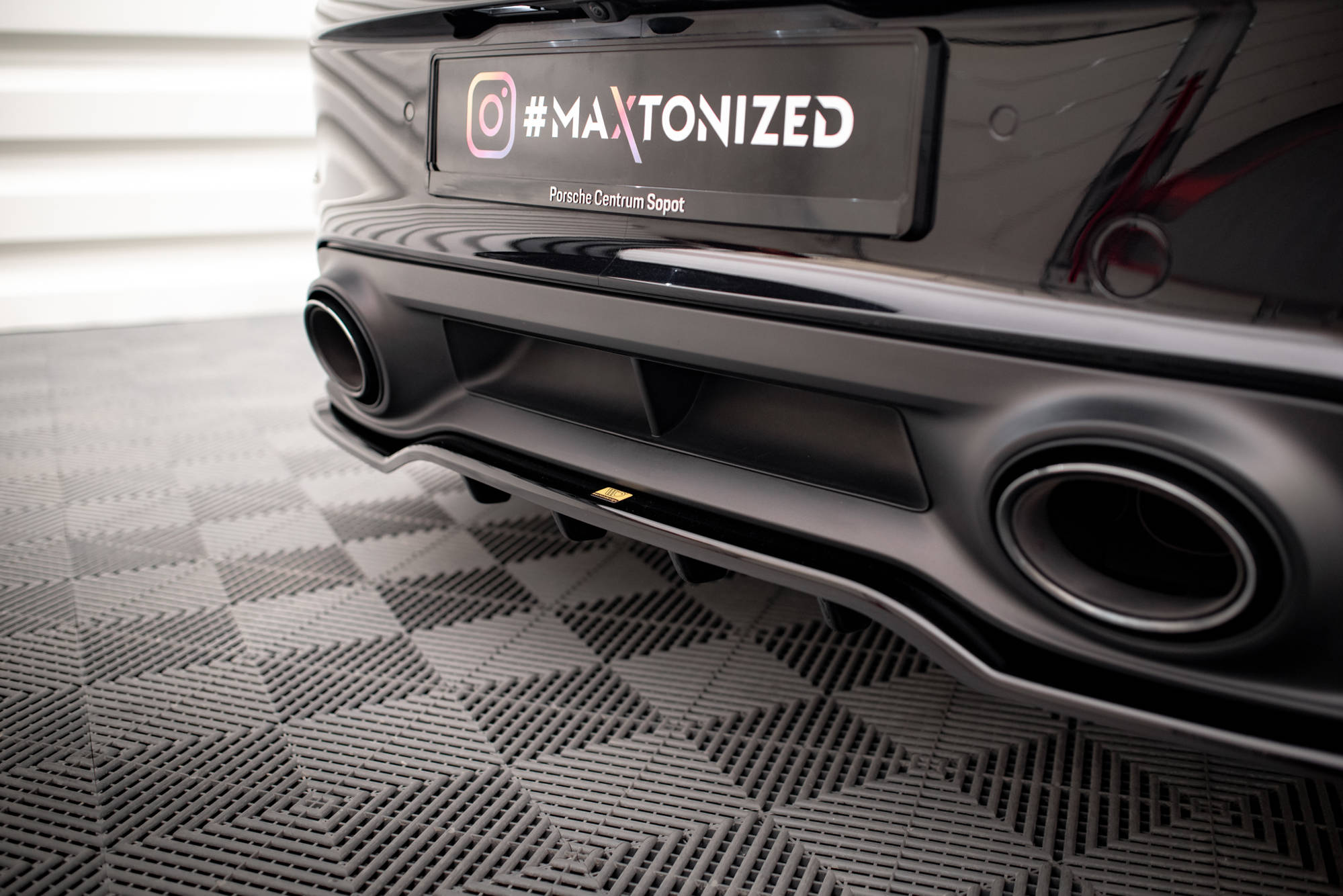 Maxton design gloss black rear diffuser for porsche 911 turbo s 992 - image 5