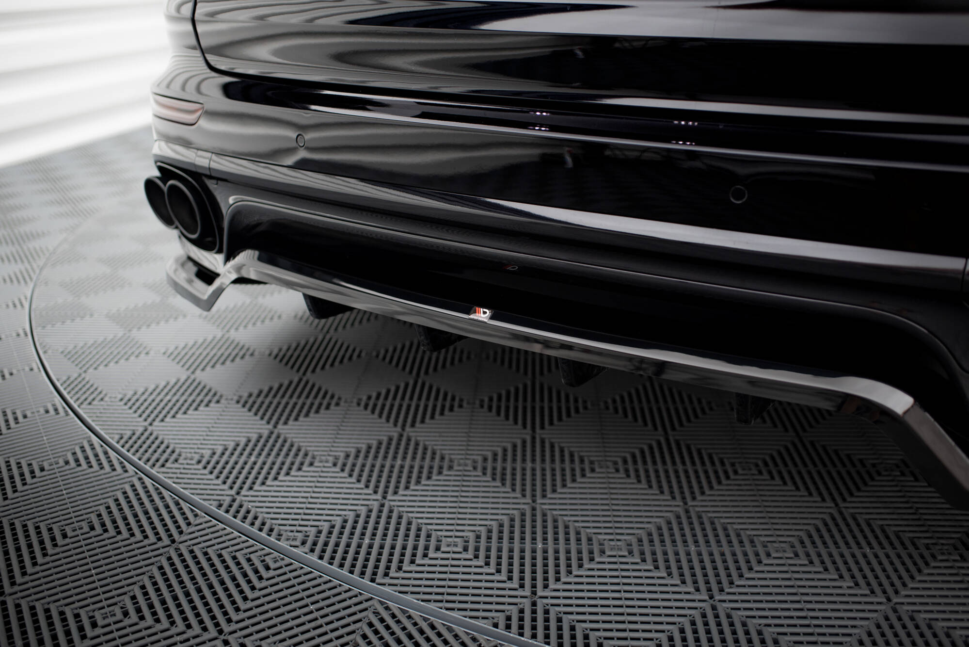 Maxton design gloss black rear diffuser for porsche cayenne 92a mk2 facelift - image 3