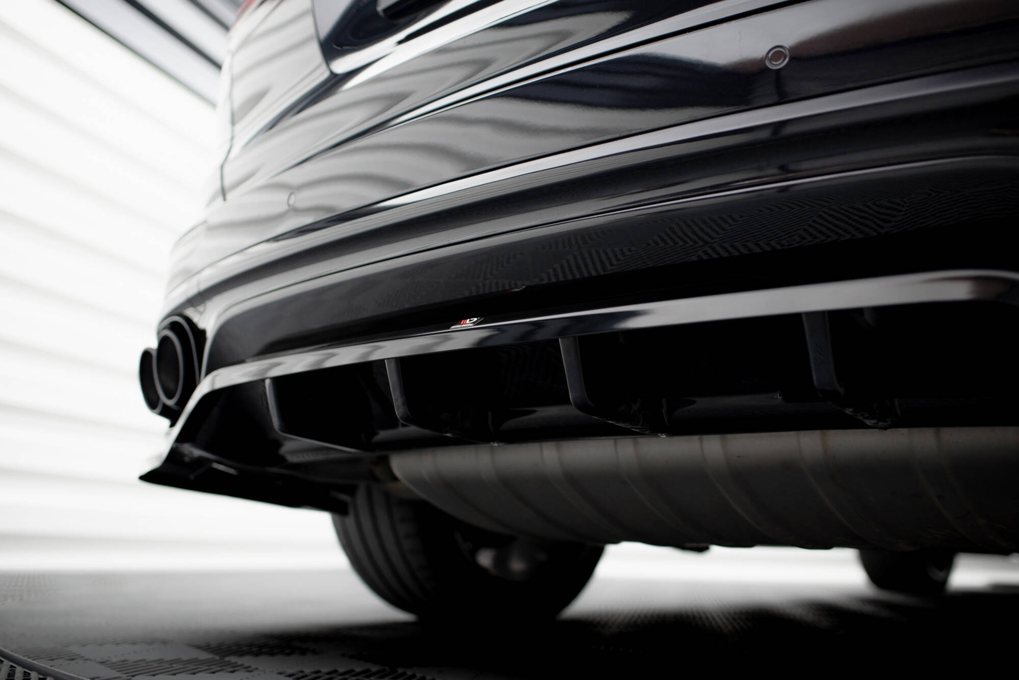 Maxton design gloss black rear diffuser for porsche cayenne 92a mk2 facelift - image 6