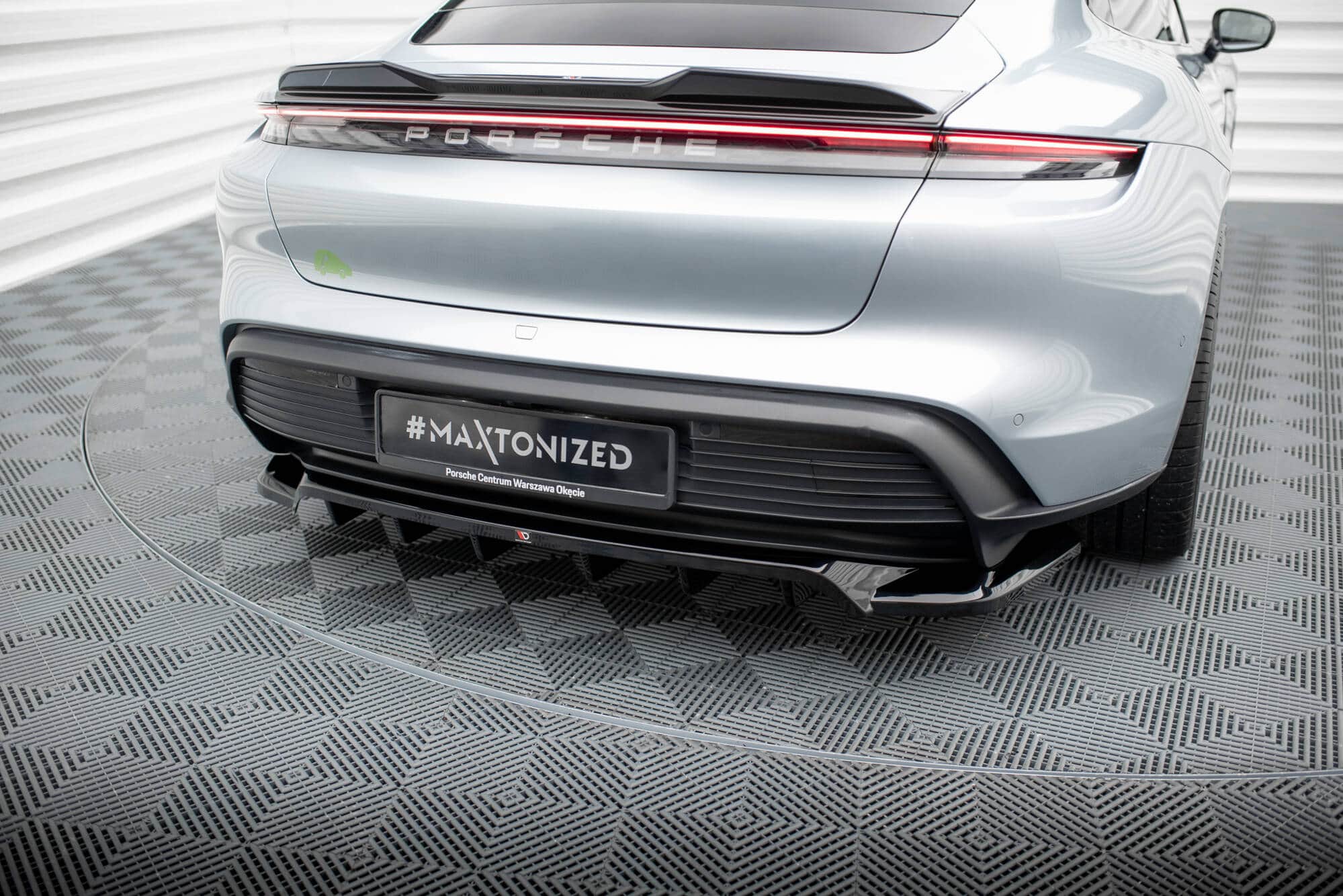 Maxton design gloss black rear diffuser for porsche taycan 9j1 gts mk1 - image 8