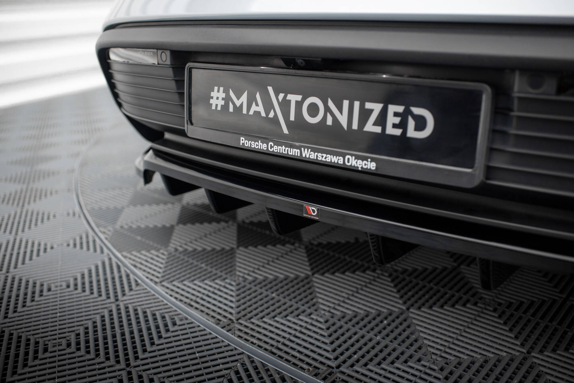 Maxton design gloss black rear diffuser for porsche taycan 9j1 gts mk1 - image 4