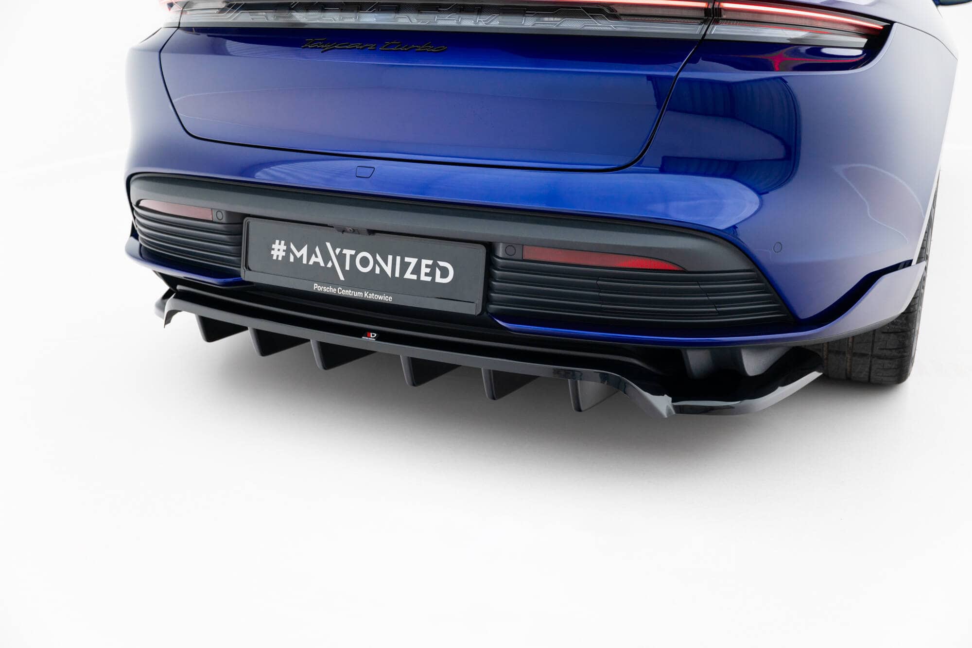 Maxton design gloss black rear diffuser for porsche taycan 9j1 turbo s mk1 - image 5