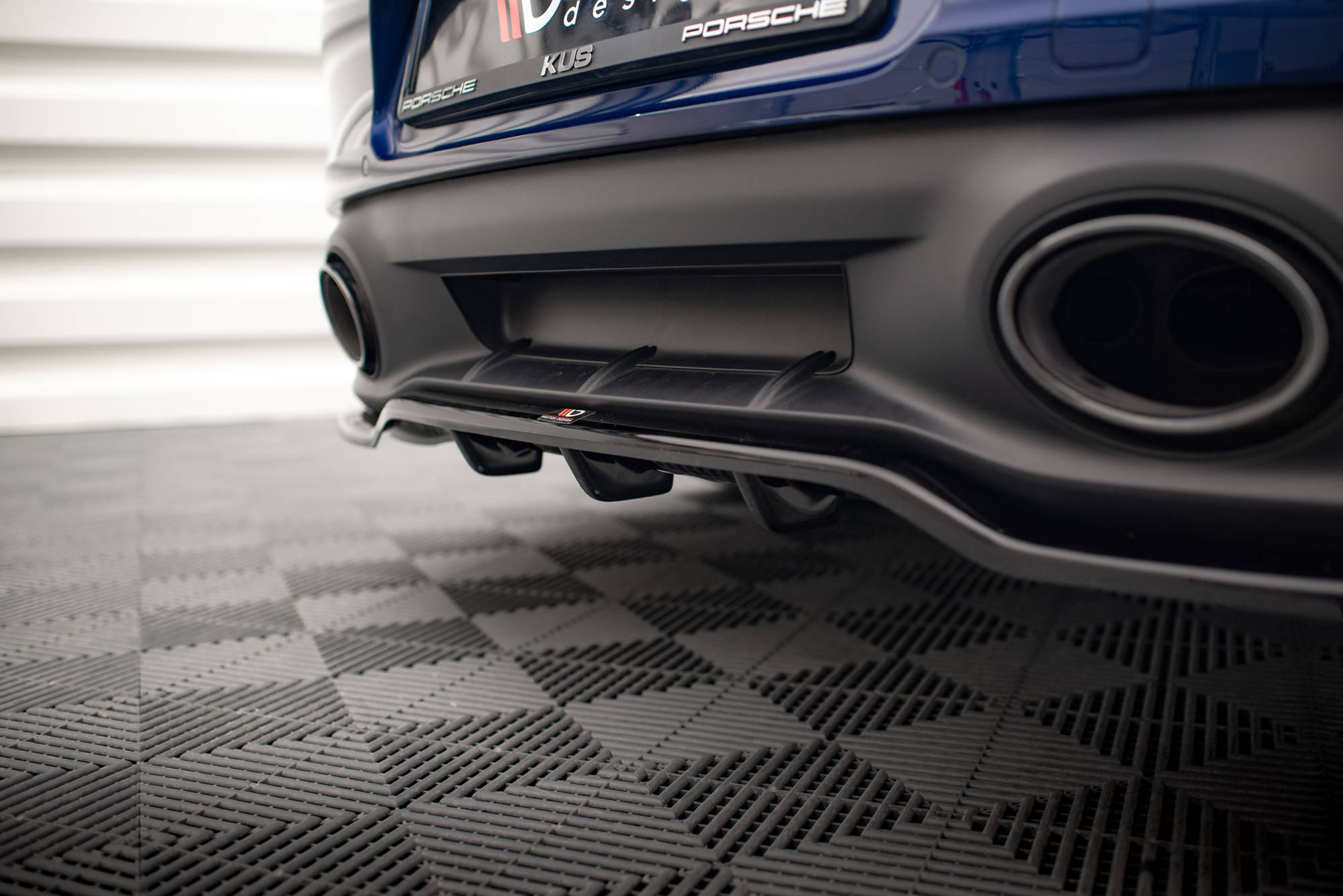 Maxton design gloss black rear diffuser v. 1 for porsche 911 carrera aero 992 gts - image 3