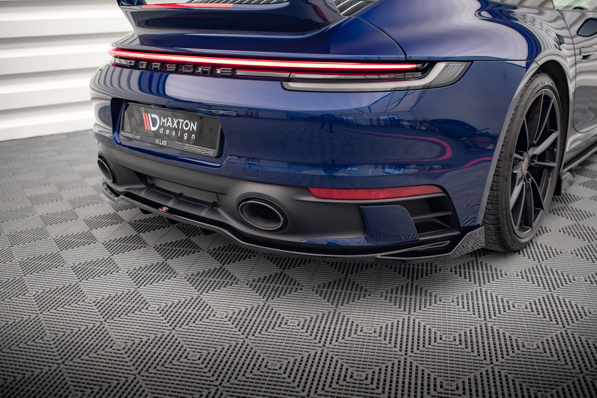 Maxton design gloss black rear diffuser v. 2 for porsche 911 carrera aero 992 gts - image 4