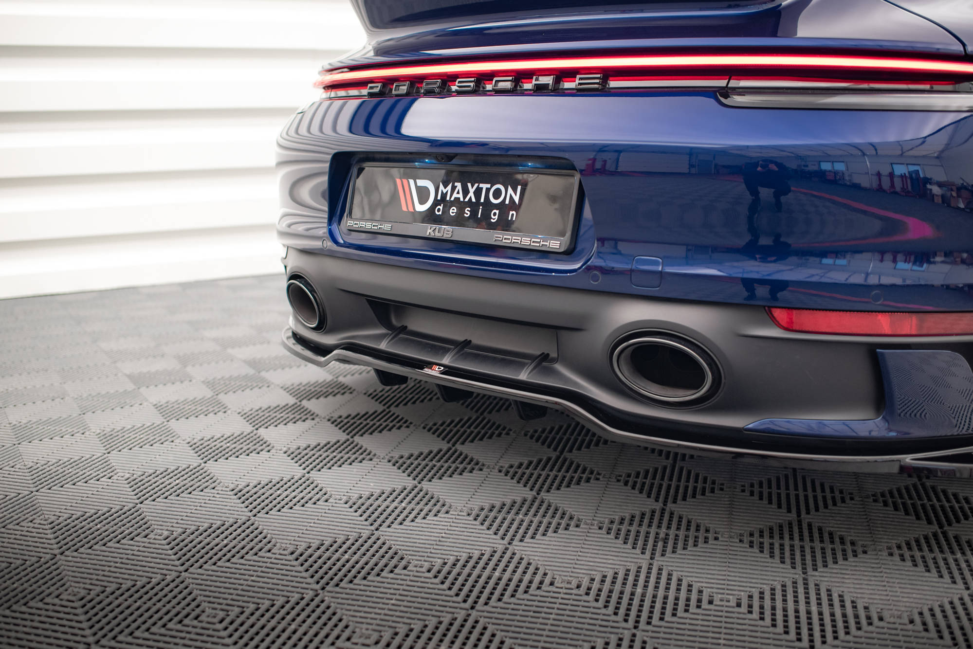 Maxton design gloss black rear diffuser v. 2 for porsche 911 carrera aero 992 gts - image 5
