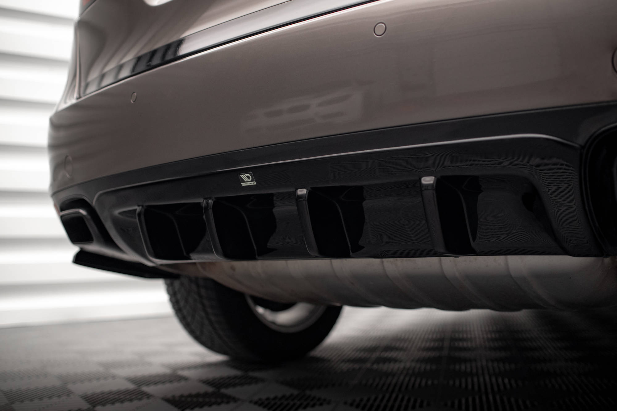 Maxton design gloss black rear diffuser for porsche cayenne 92a mk2 - image 5