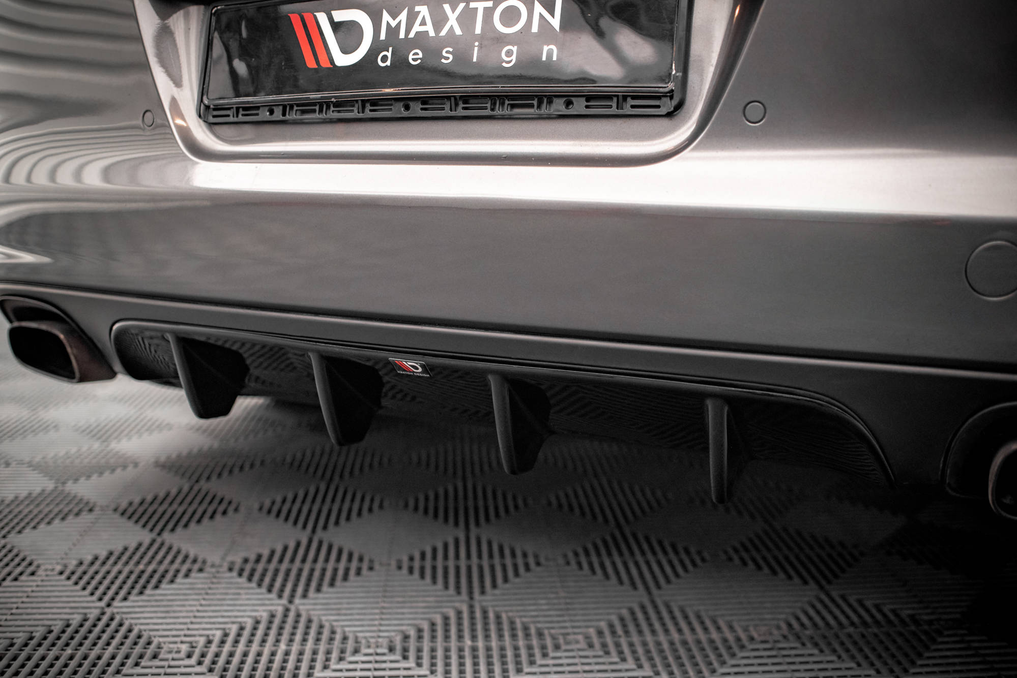 Maxton design gloss black rear diffuser for porsche panamera 970 - image 6