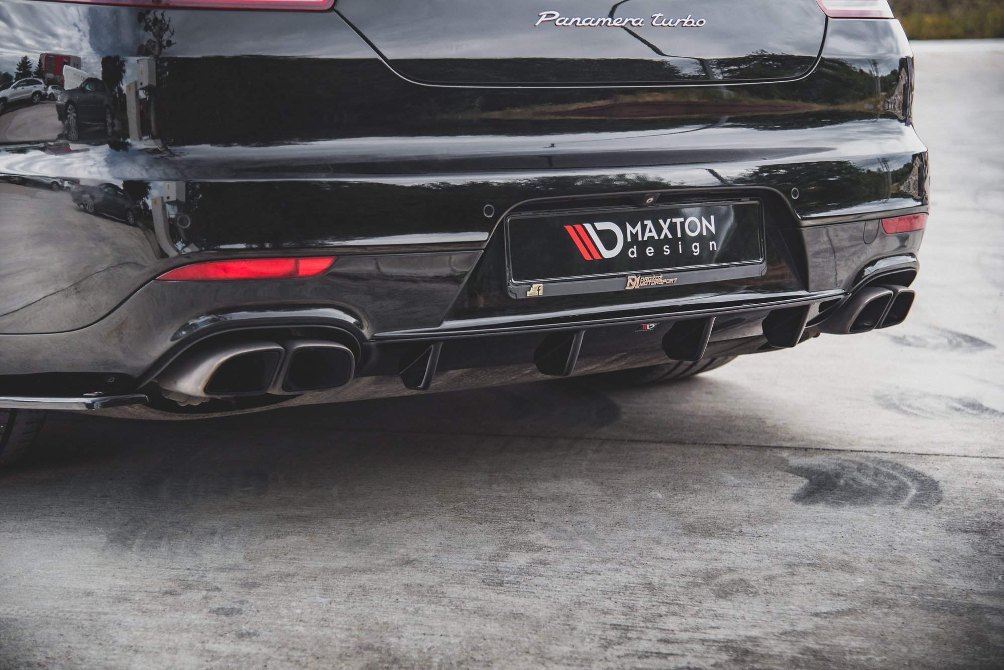 Maxton design gloss black rear diffuser for porsche panamera 970 turbo facelift - image 5