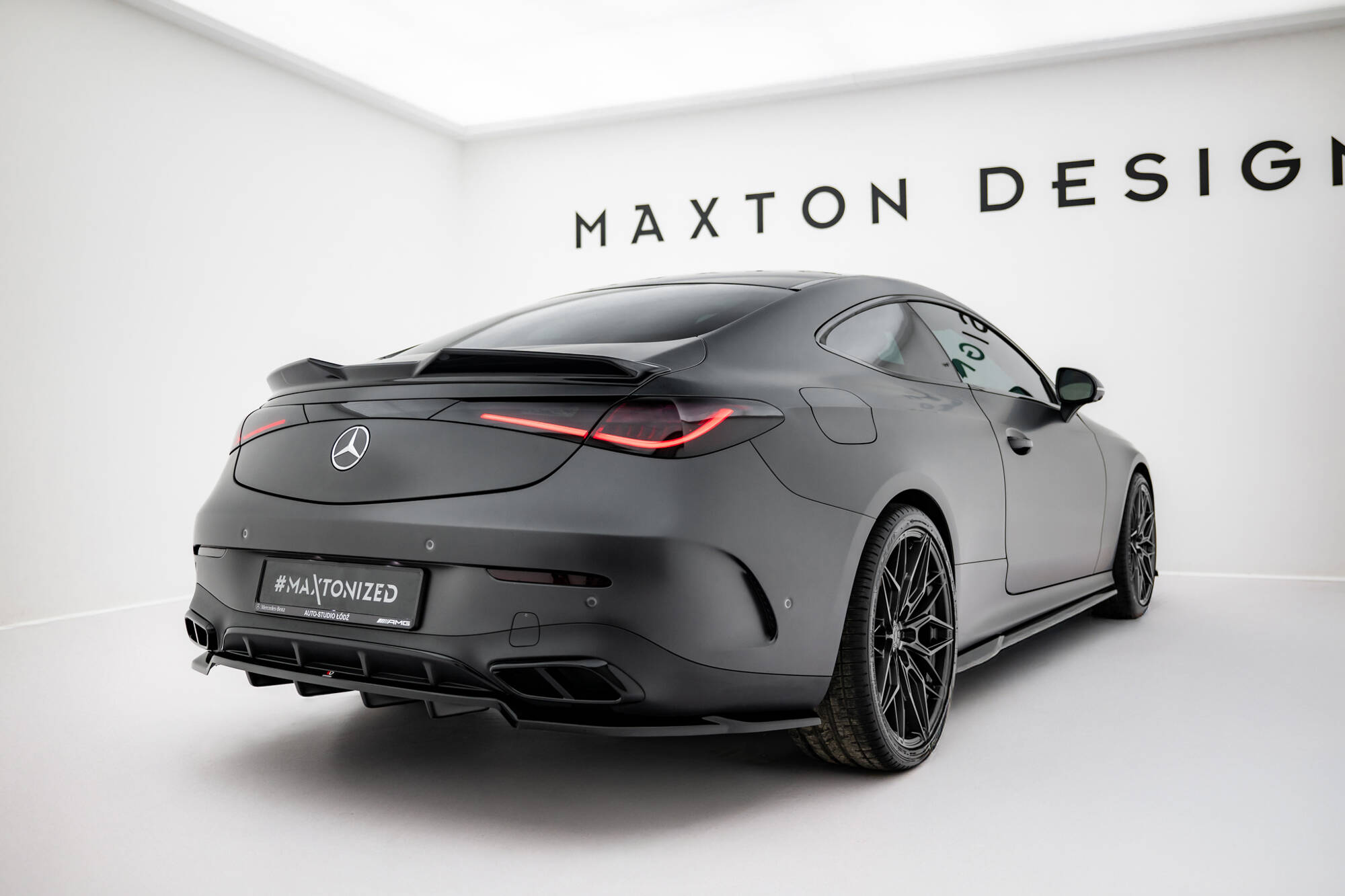 Maxton design gloss black bodykit for mercedes-benz amg c236 - image 9