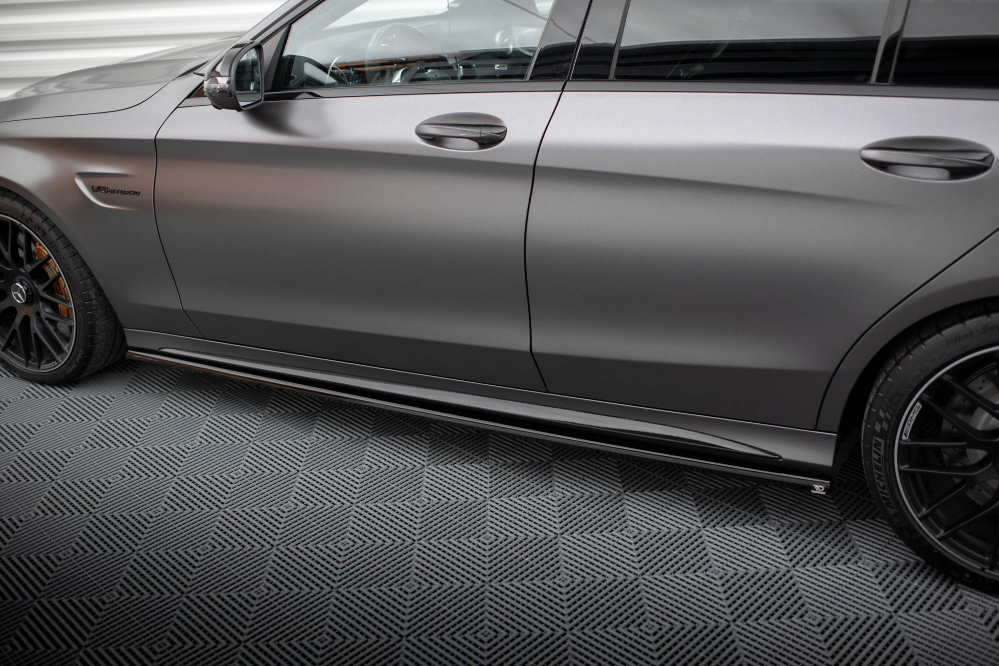 Maxton design gloss black side skirts for mercedes-benz amg c63 w205 lci - image 3