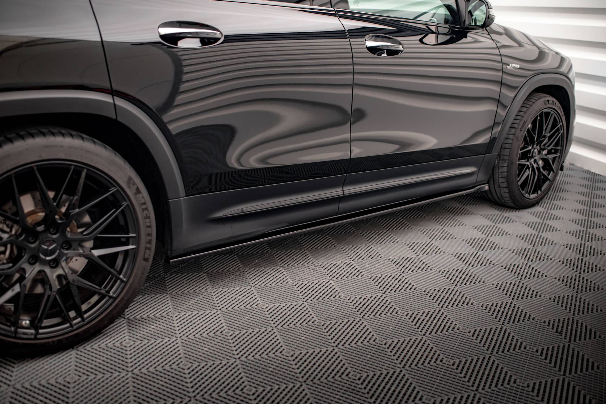 Maxton design gloss black side skirts for mercedes-benz amg glb35 x247 - image 2