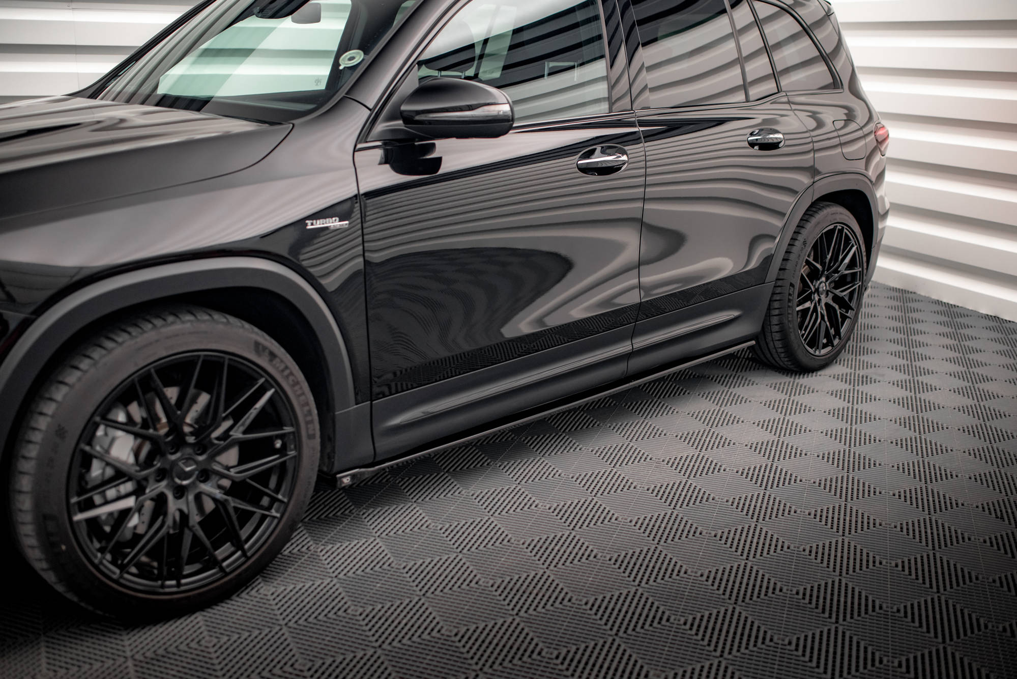 Maxton design gloss black side skirts for mercedes-benz amg glb35 x247 - image 4