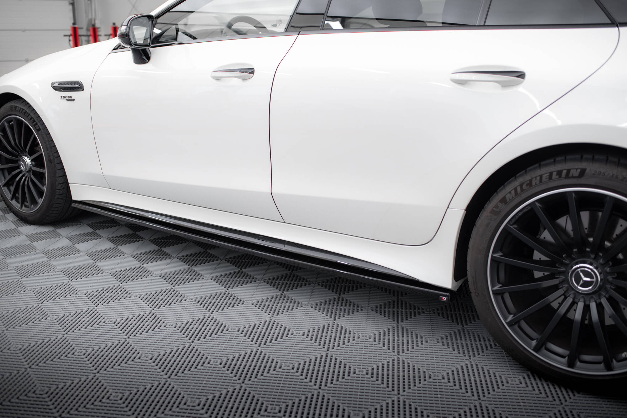 Maxton design gloss black side skirts for mercedes-benz amg gt43 x290 - image 4