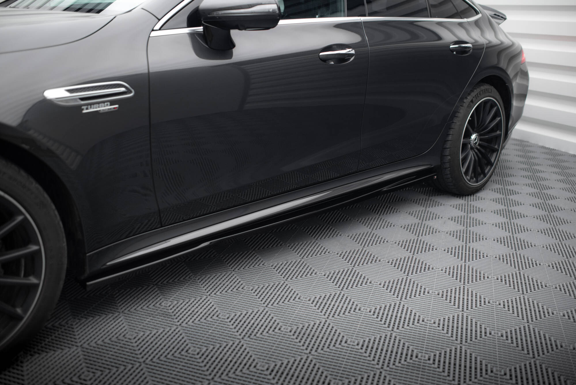 Maxton design gloss black side skirts for mercedes-benz amg gt53 x290 - image 2