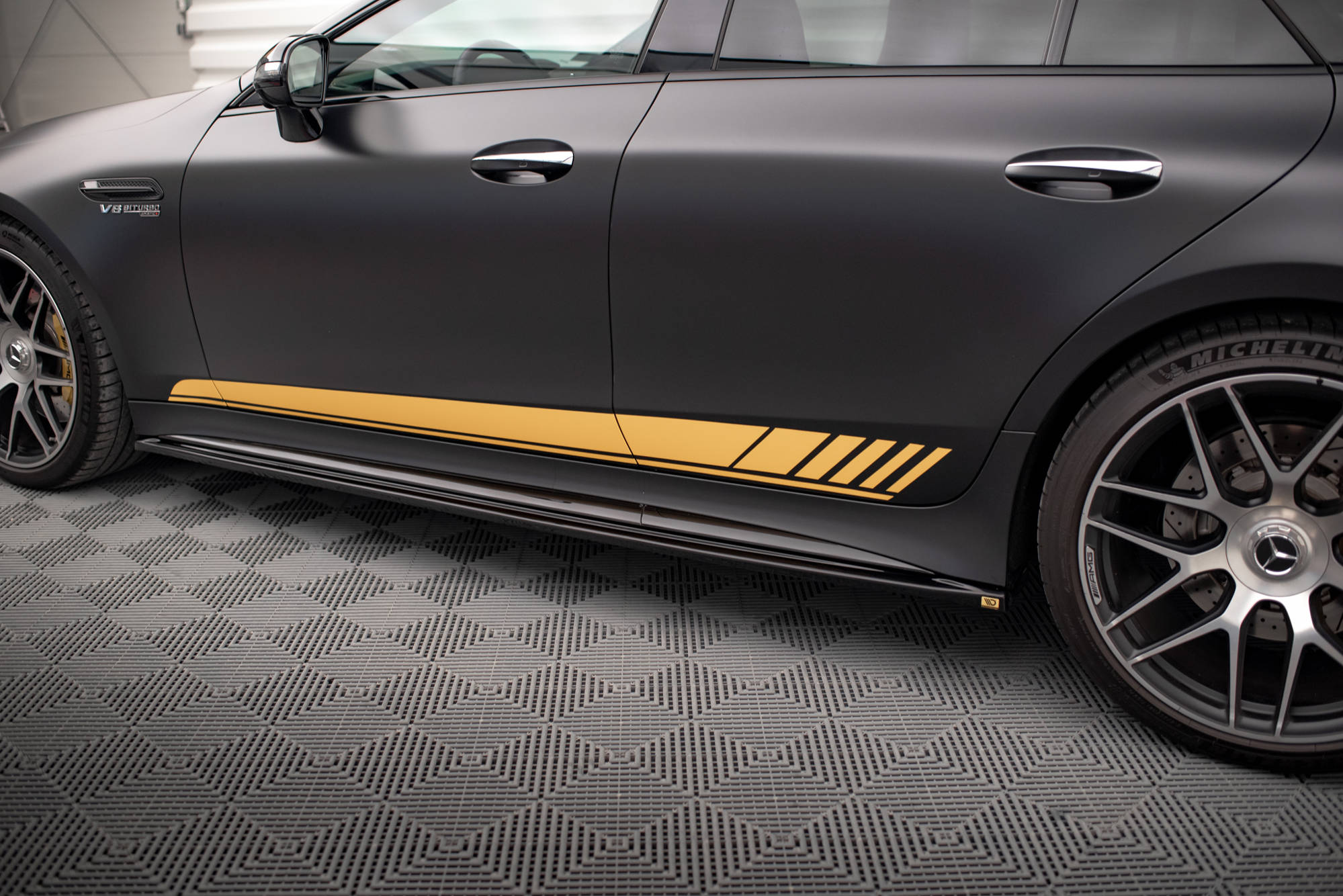 Maxton design gloss black side skirts for mercedes-benz amg gt63 x290 - image 4