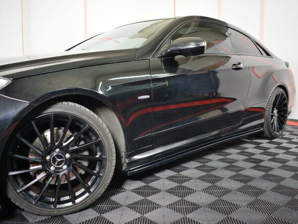 Alternative view of Maxton Design Gloss Black Side Skirts For Mercedes-Benz AMG W207