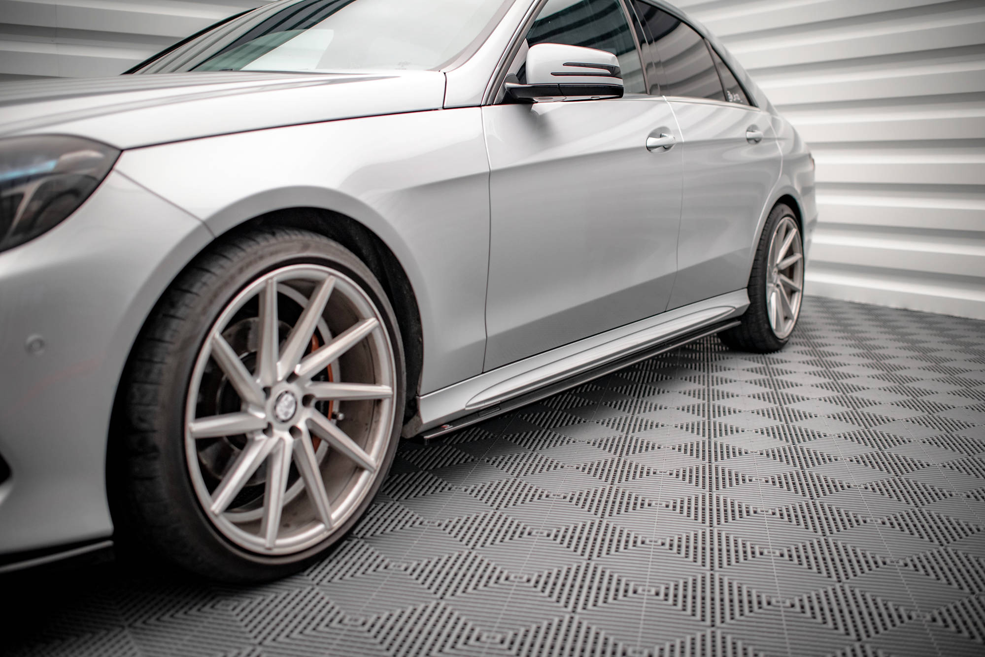 Maxton design gloss black side skirts for mercedes-benz amg e63 w212 lci - image 6