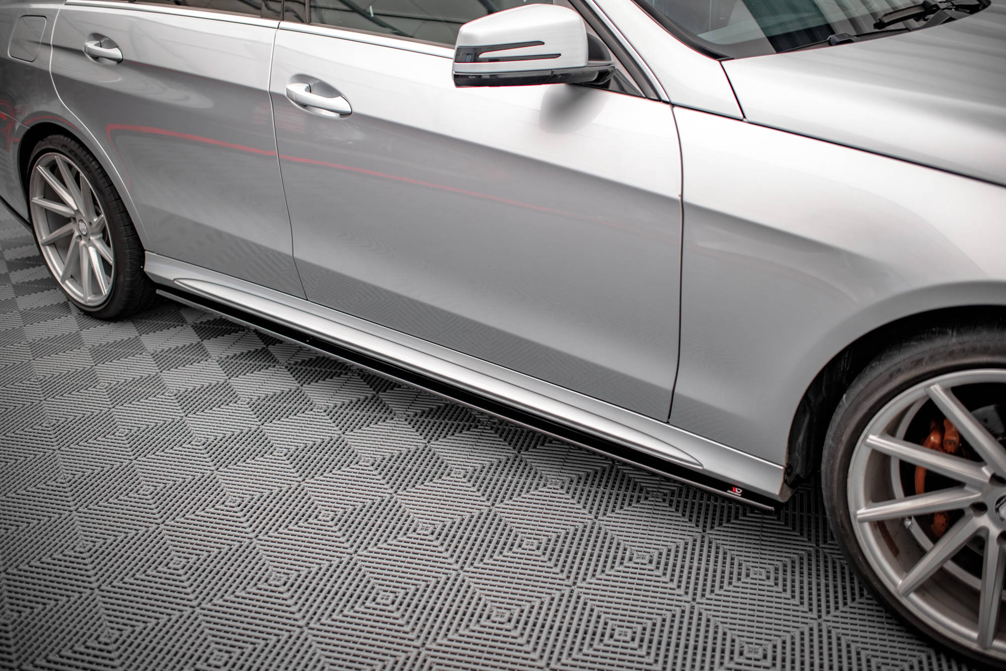 Maxton design gloss black side skirts for mercedes-benz amg e63 w212 lci - image 7