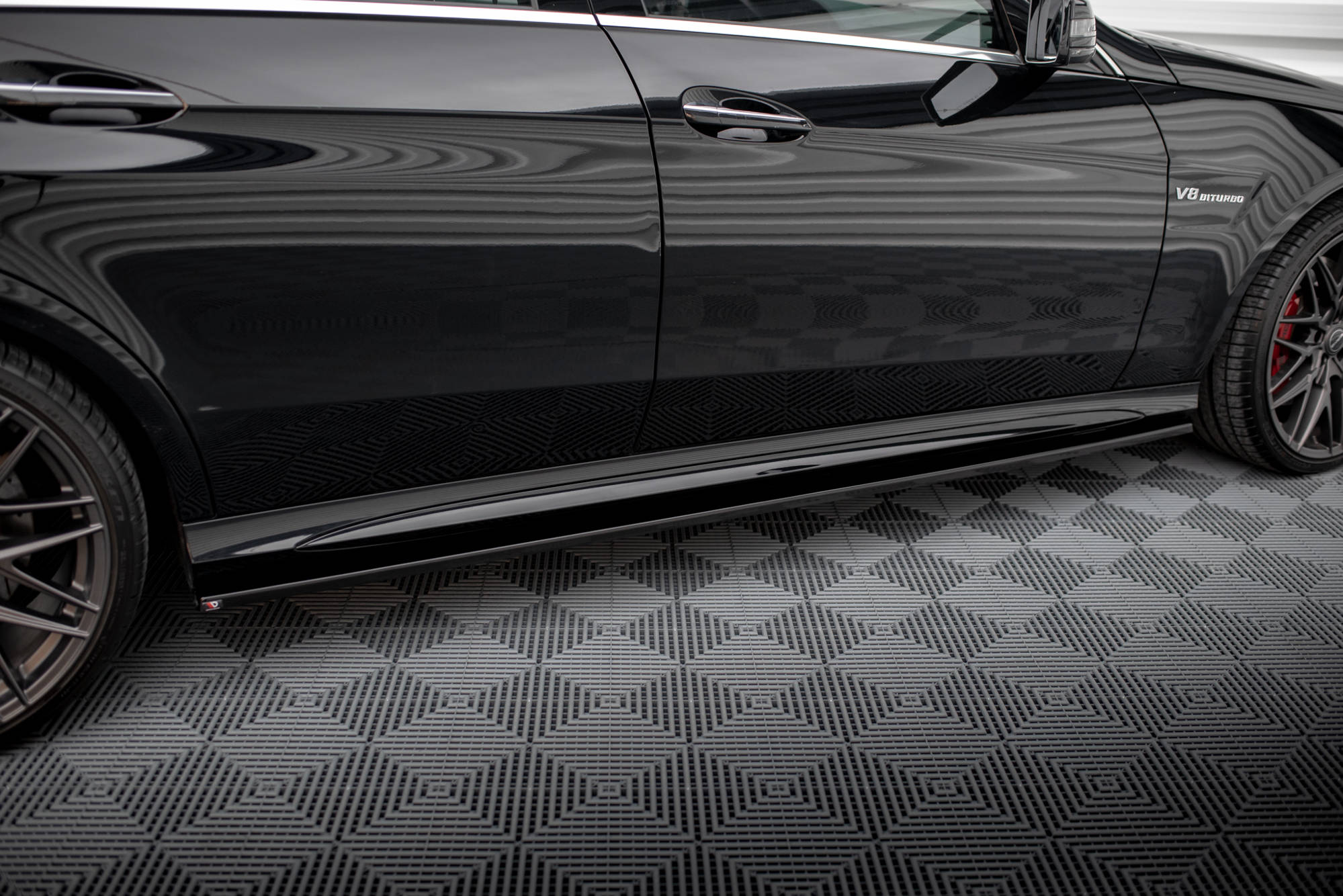 Maxton design gloss black side skirts for mercedes-benz amg e63 w212 lci - image 2