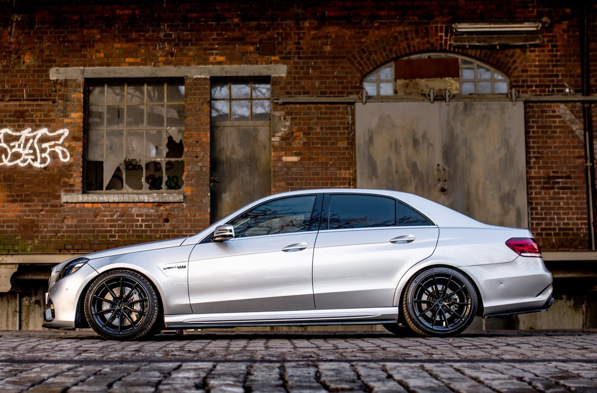 Maxton design gloss black side skirts for mercedes-benz amg e63 w212 lci - image 8