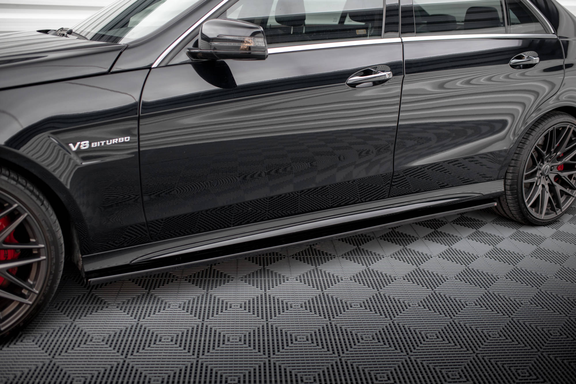 Maxton design gloss black side skirts for mercedes-benz amg e63 w212 lci - image 3