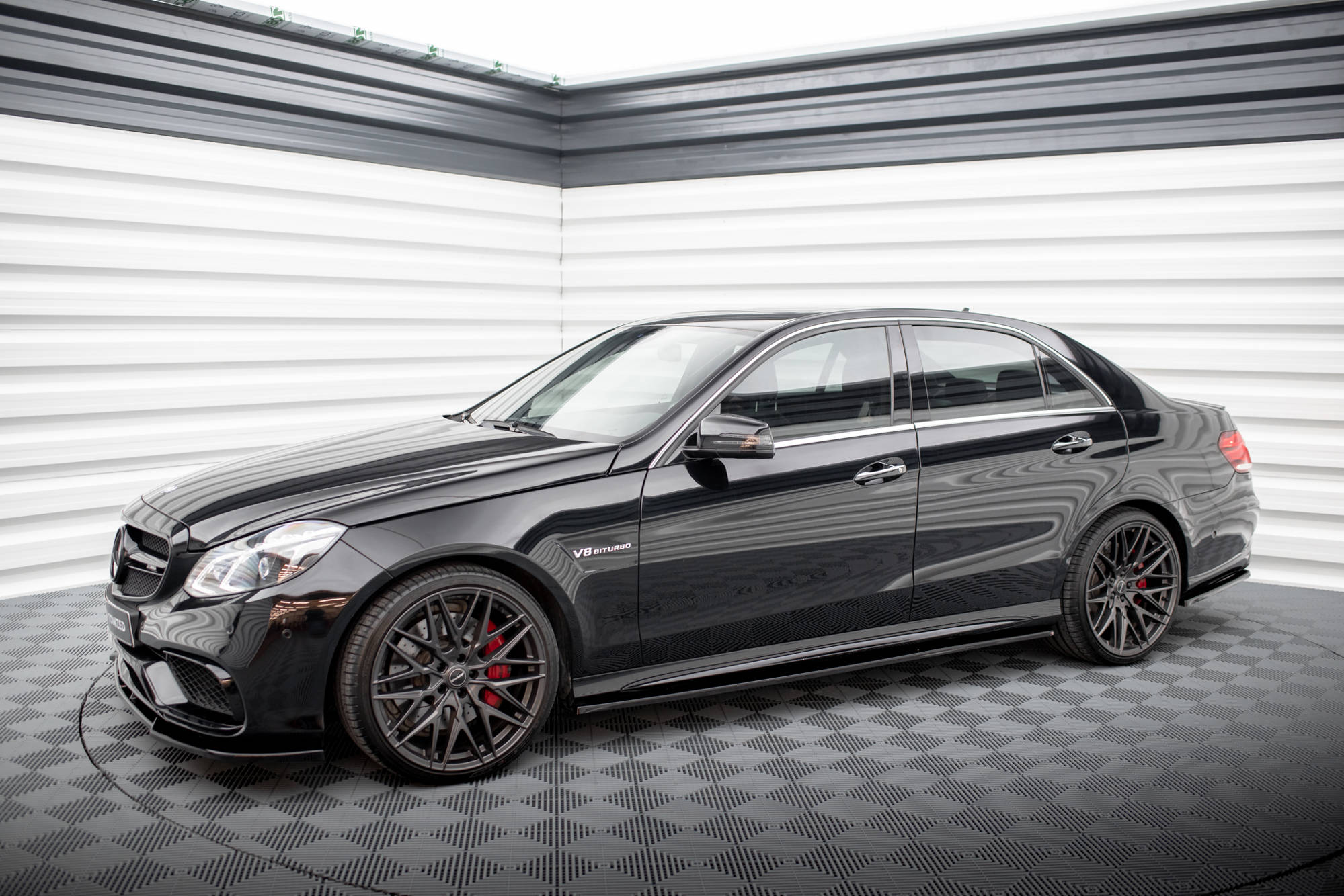 Maxton design gloss black side skirts for mercedes-benz amg e63 w212 lci - image 4