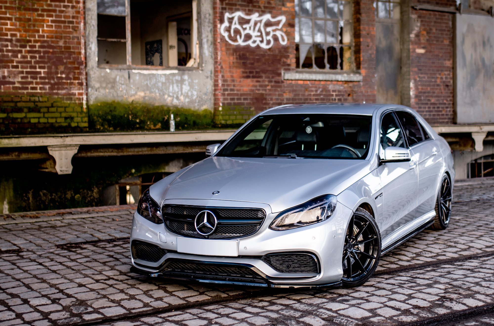 Maxton design gloss black side skirts for mercedes-benz amg e63 w212 lci - image 10