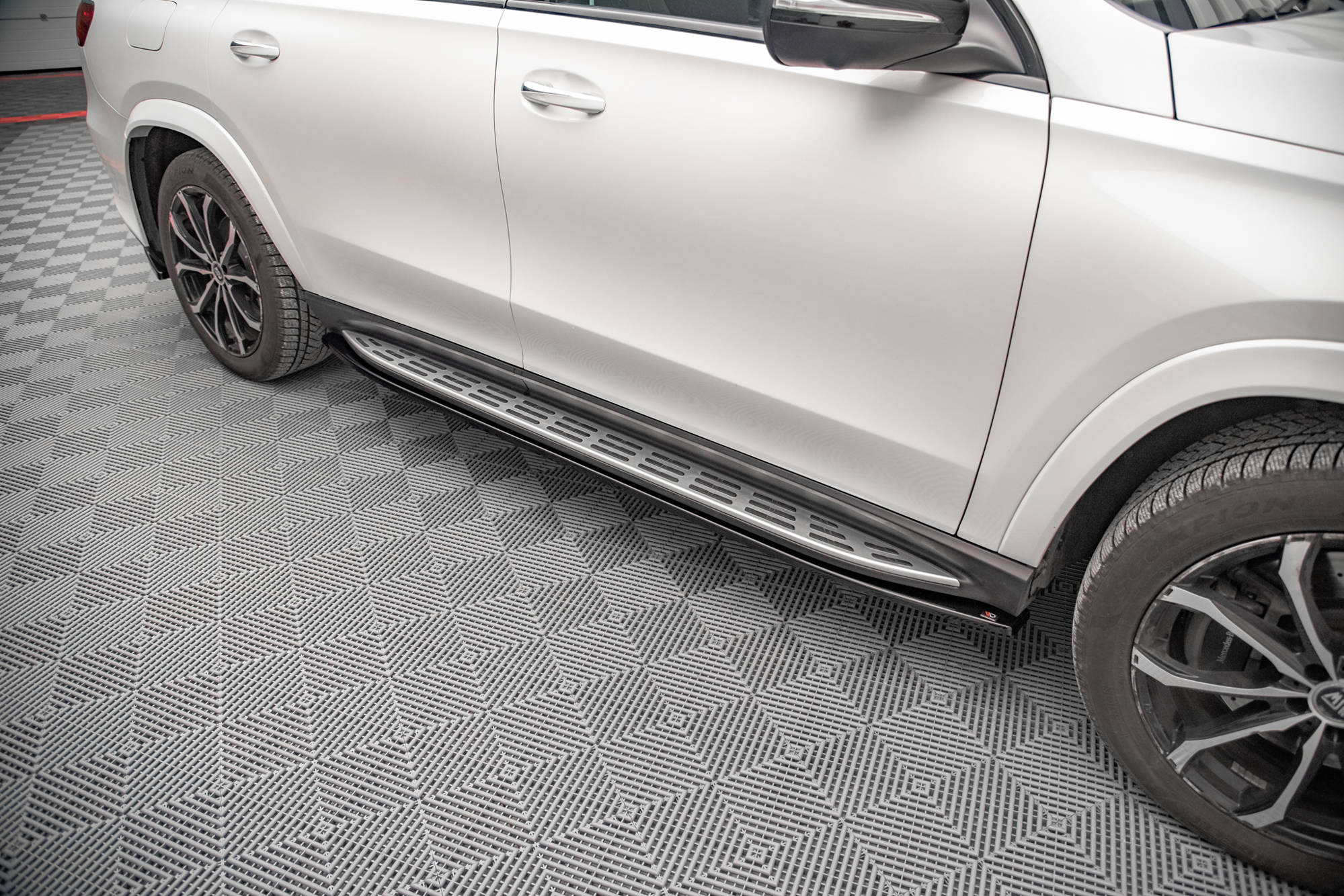 Maxton design gloss black side skirts for mercedes-benz amg x167 - image 4