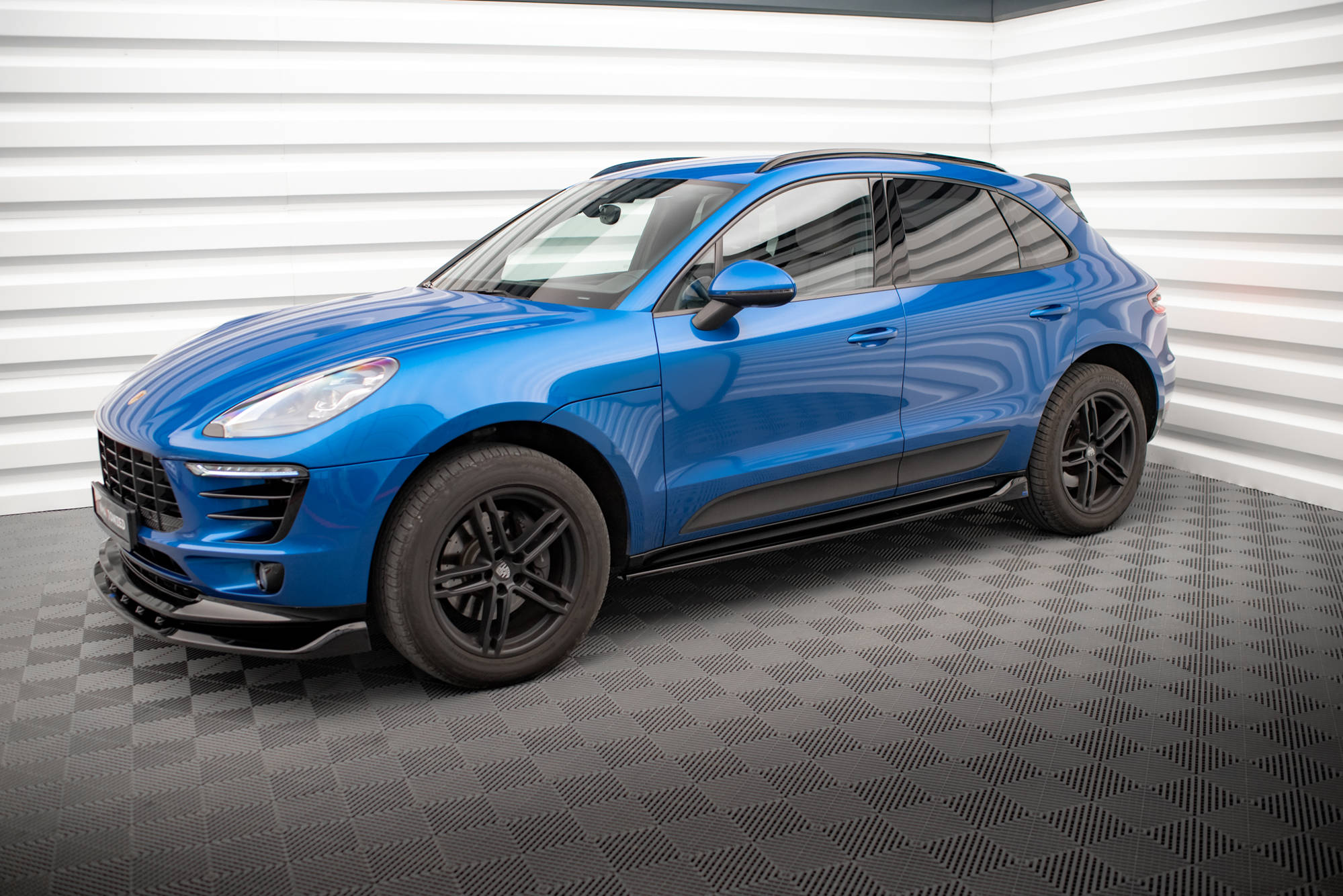 Maxton design gloss black side skirts for porsche macan 95b mk1 - image 4