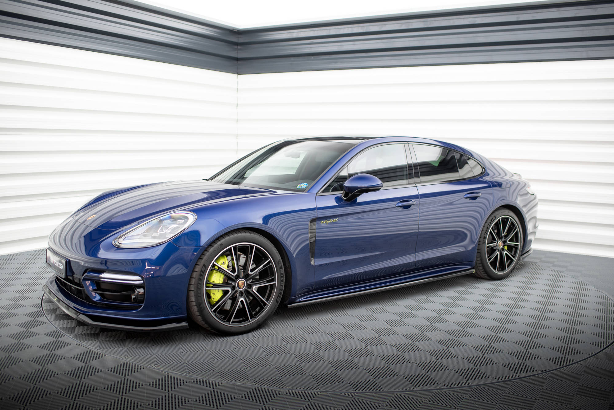 Maxton design gloss black side skirts for porsche panamera 971 e-hybrid facelift - image 4