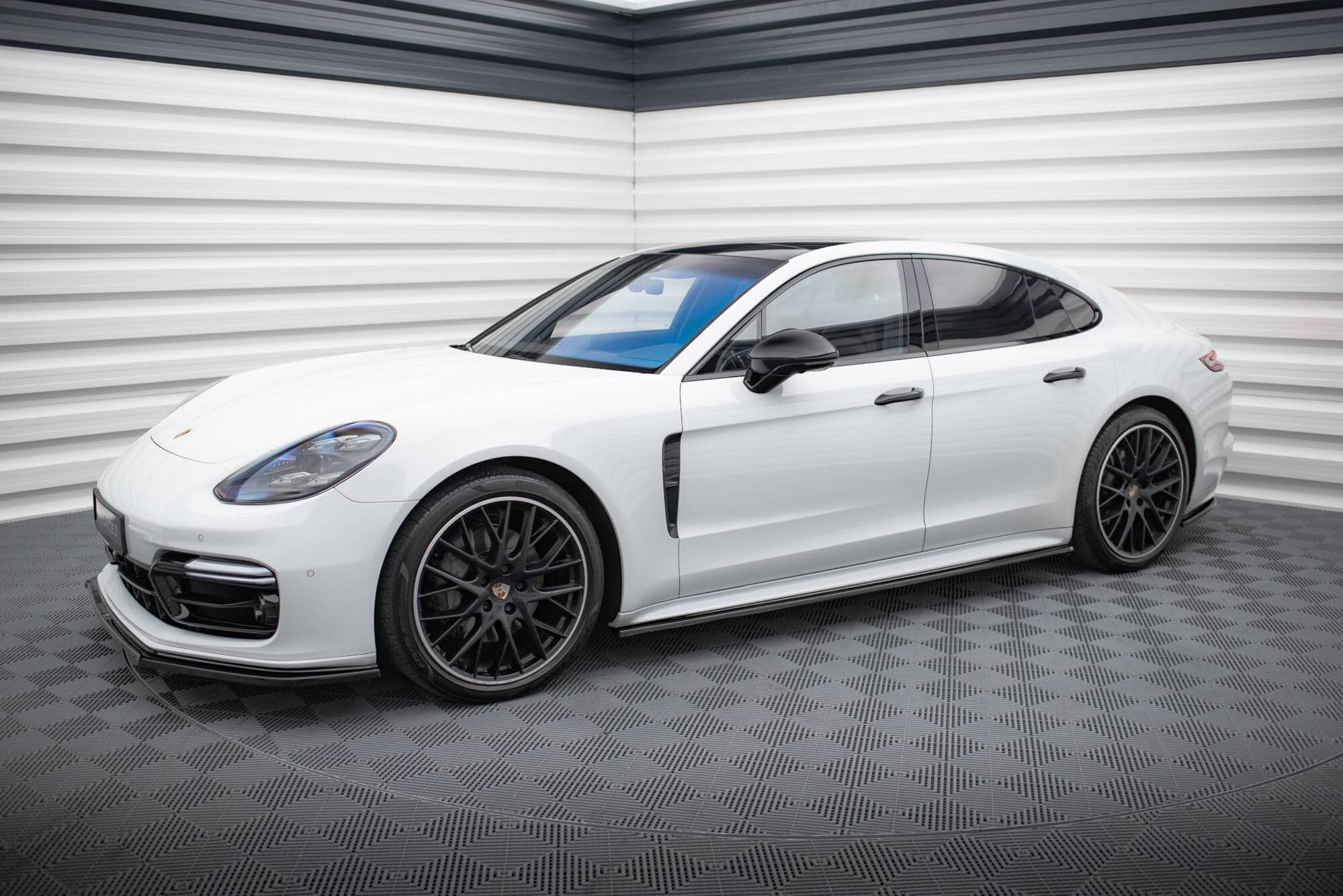 Maxton design gloss black side skirts for porsche panamera 971 gts - image 2
