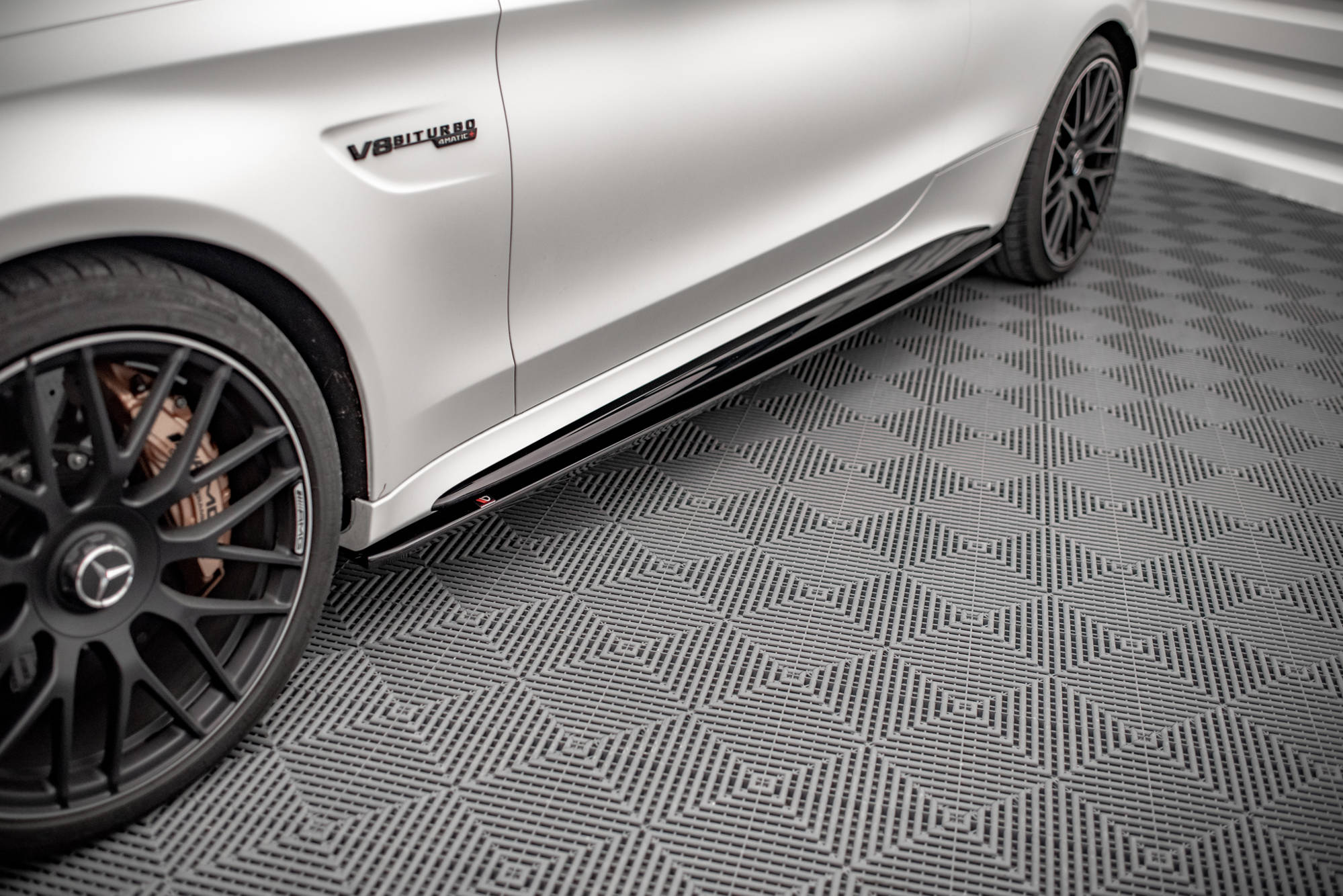 Maxton design gloss black side skirts v. 1 for mercedes-benz amg c63 c205 lci - image 2
