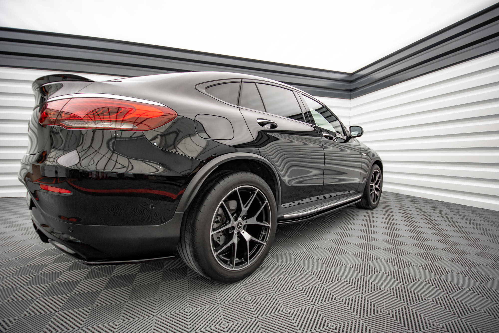 Maxton design gloss black side skirts v. 1 for mercedes-benz amg c253 lci - image 2