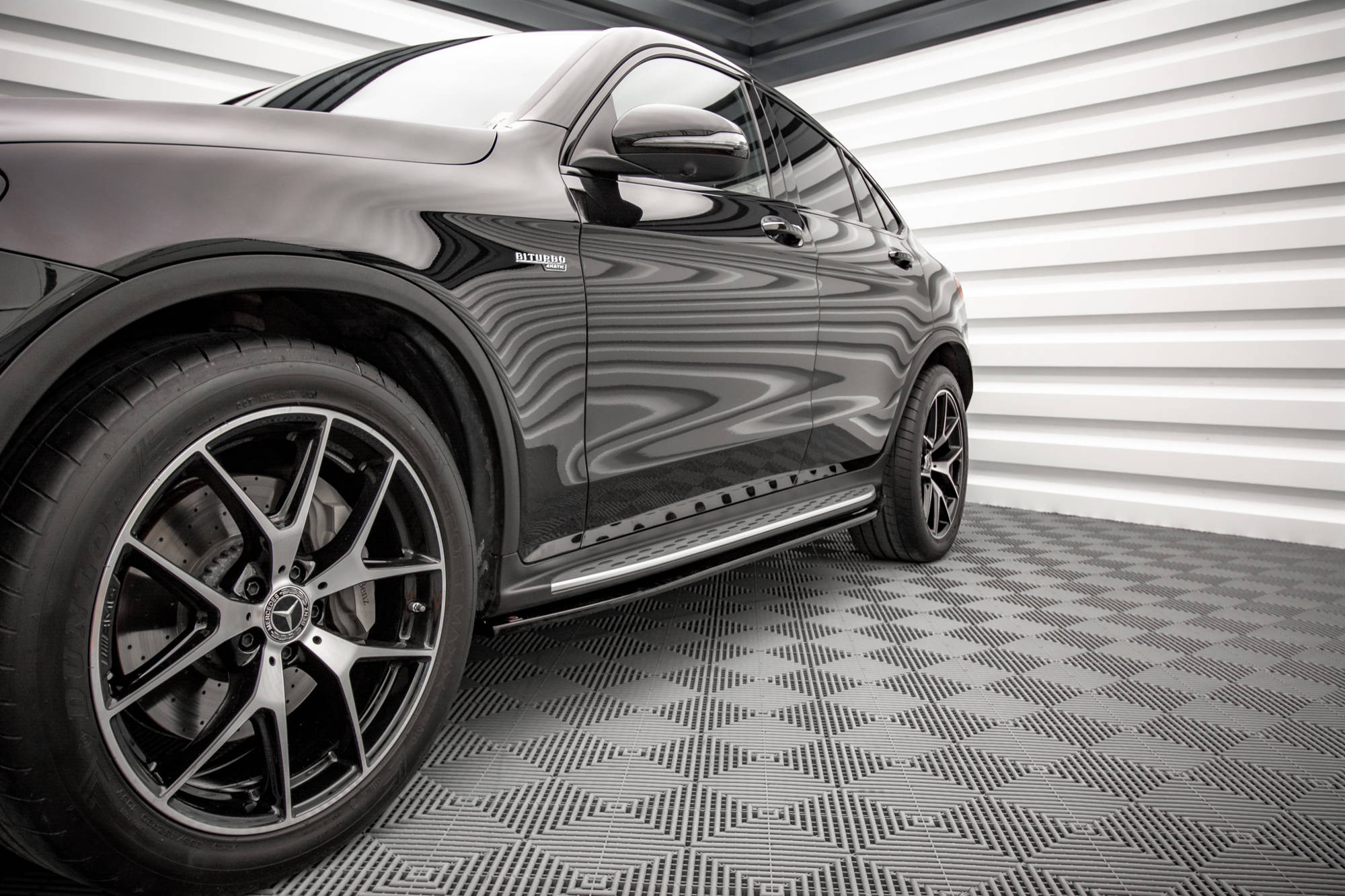 Maxton design gloss black side skirts v. 1 for mercedes-benz amg c253 lci - image 3