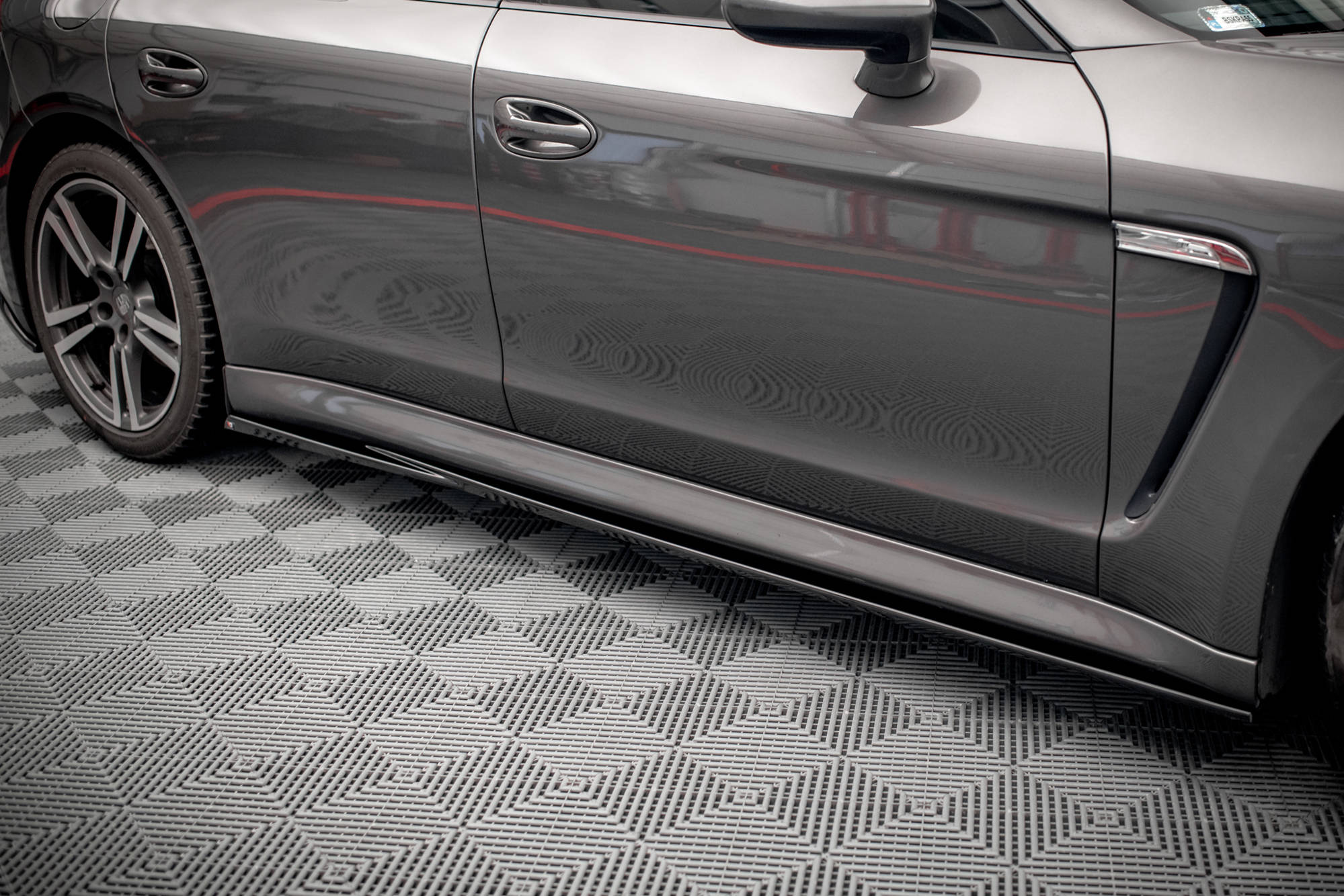 Maxton design gloss black side skirts v. 1 for porsche panamera 970 - image 3