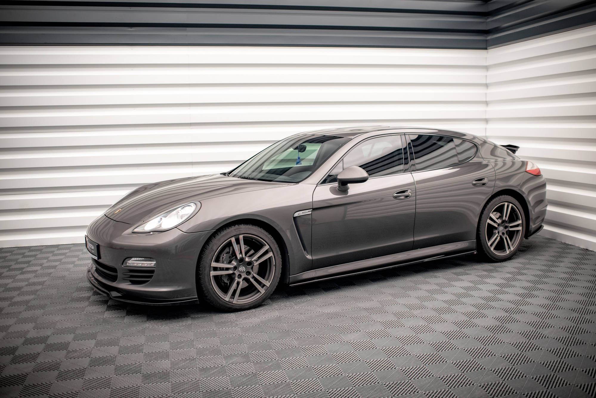 Maxton design gloss black side skirts v. 1 for porsche panamera 970 - image 4