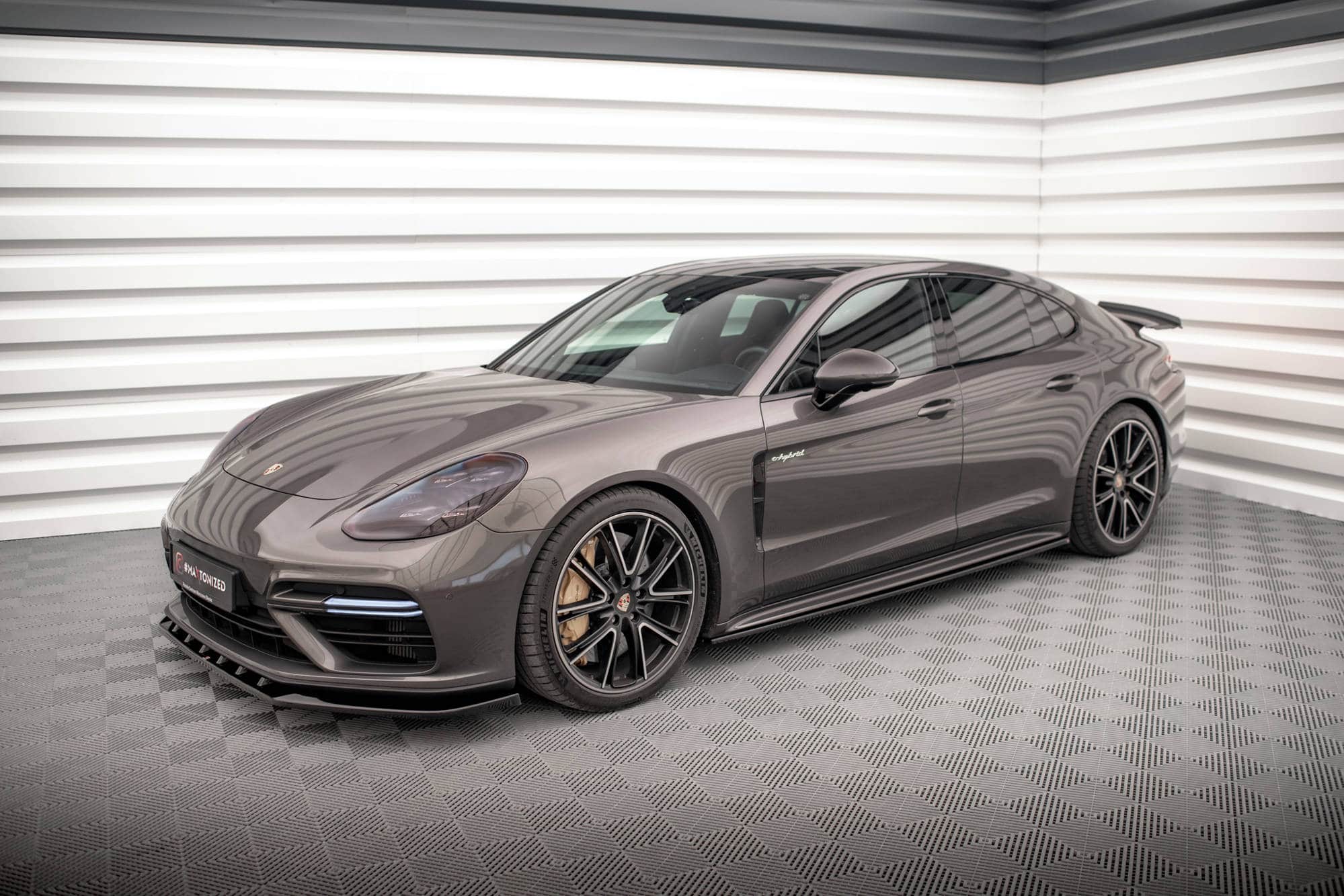 Maxton design gloss black side skirts v. 1 for porsche panamera 971 turbo s e-hybrid - image 2