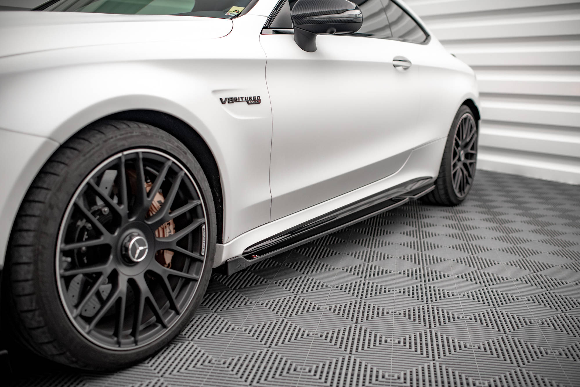 Maxton design gloss black side skirts v. 2 for mercedes-benz amg c63 c205 - image 3