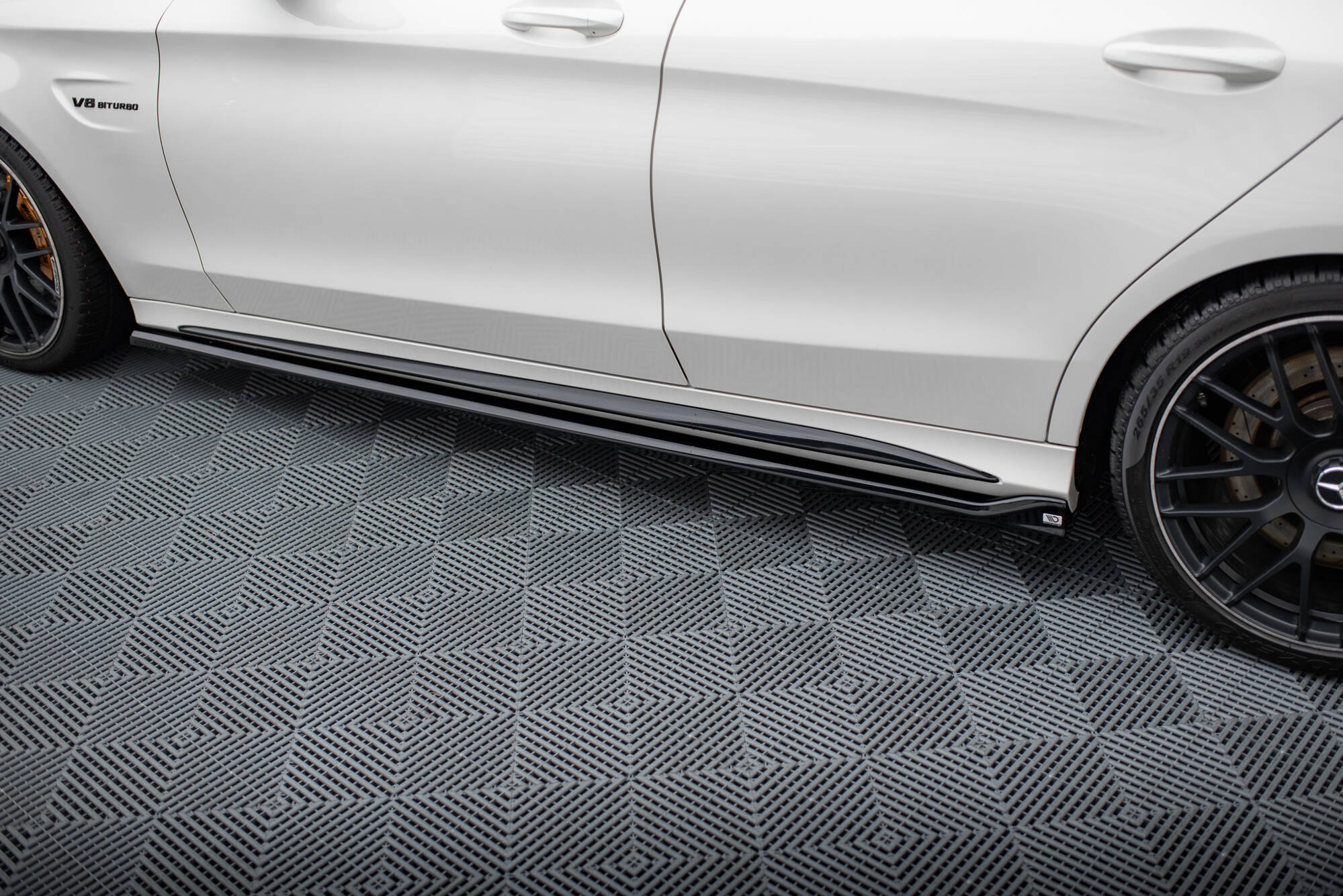 Maxton design gloss black side skirts v. 2 for mercedes-benz amg c63 w205 s205 - image 4