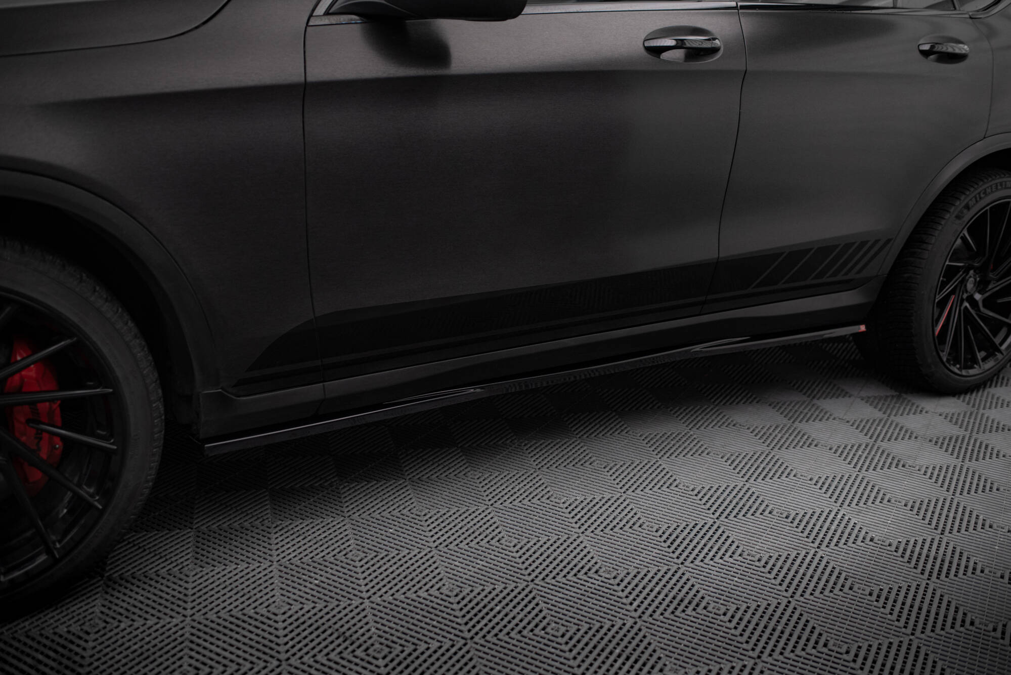 Maxton design gloss black side skirts v. 2 for mercedes-benz amg c253 - image 3
