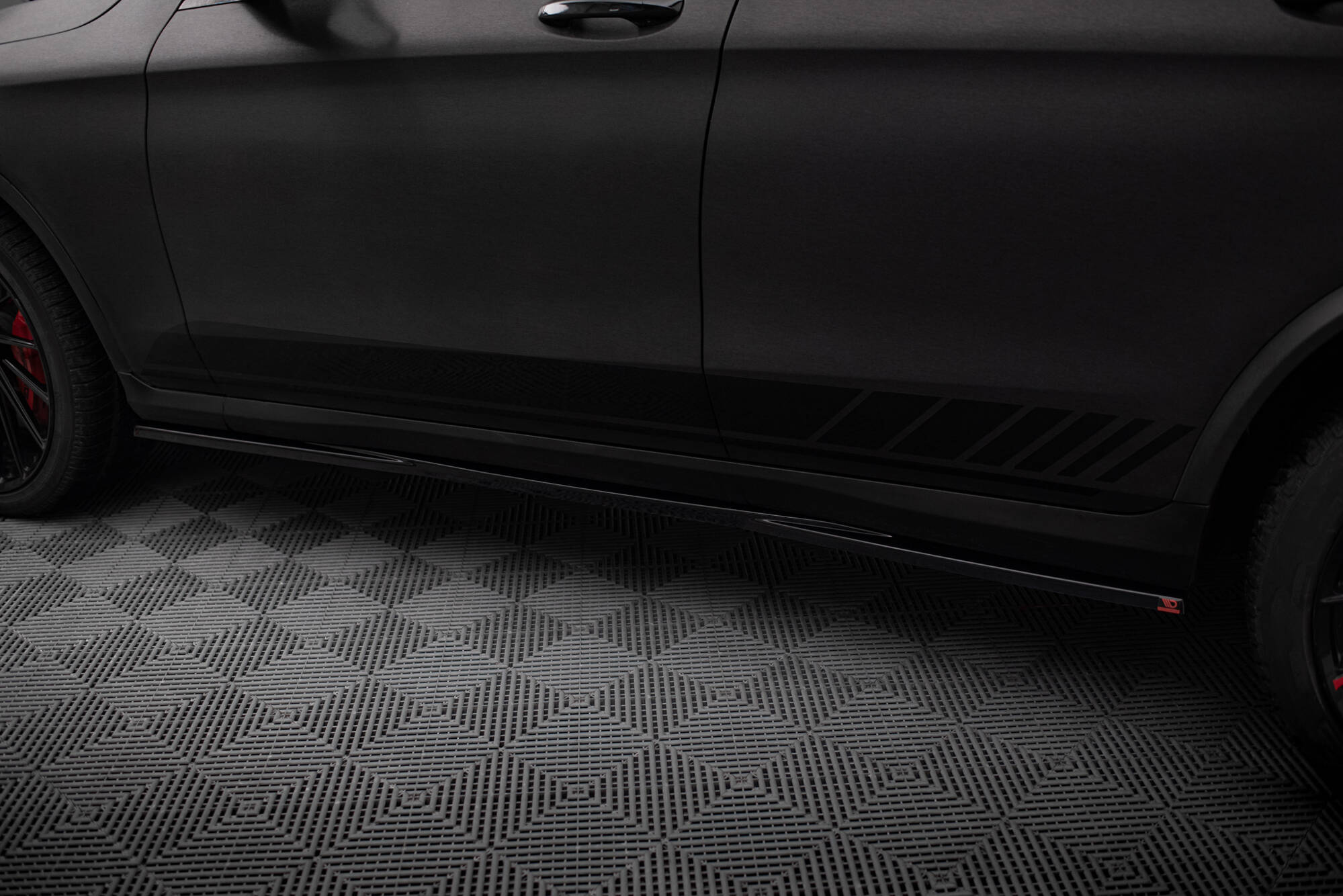 Maxton design gloss black side skirts v. 2 for mercedes-benz amg c253 - image 4