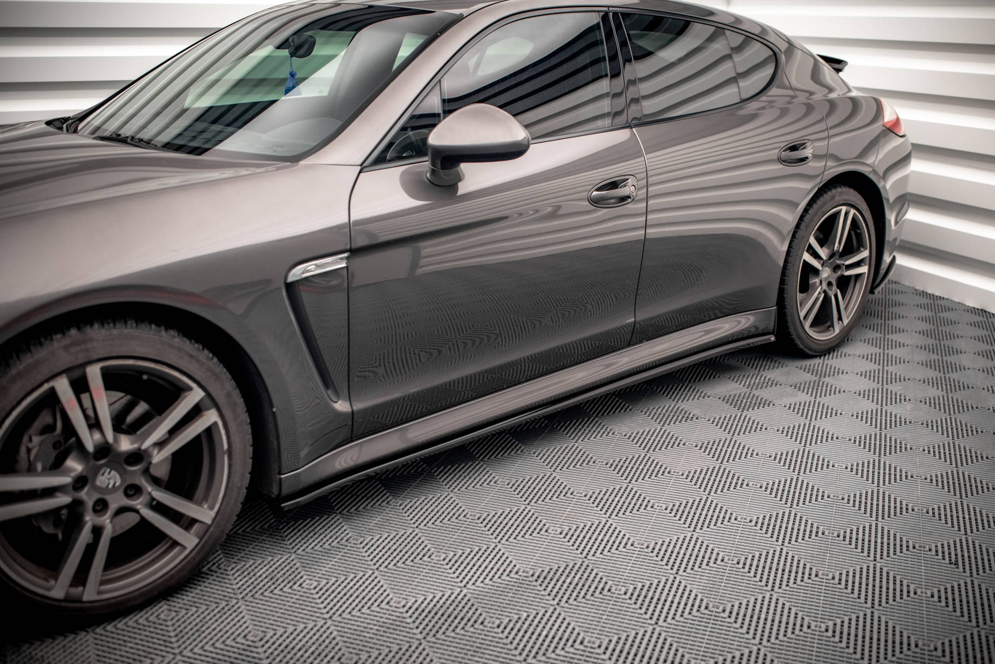 Maxton design gloss black side skirts v. 2 for porsche panamera 970 - image 3