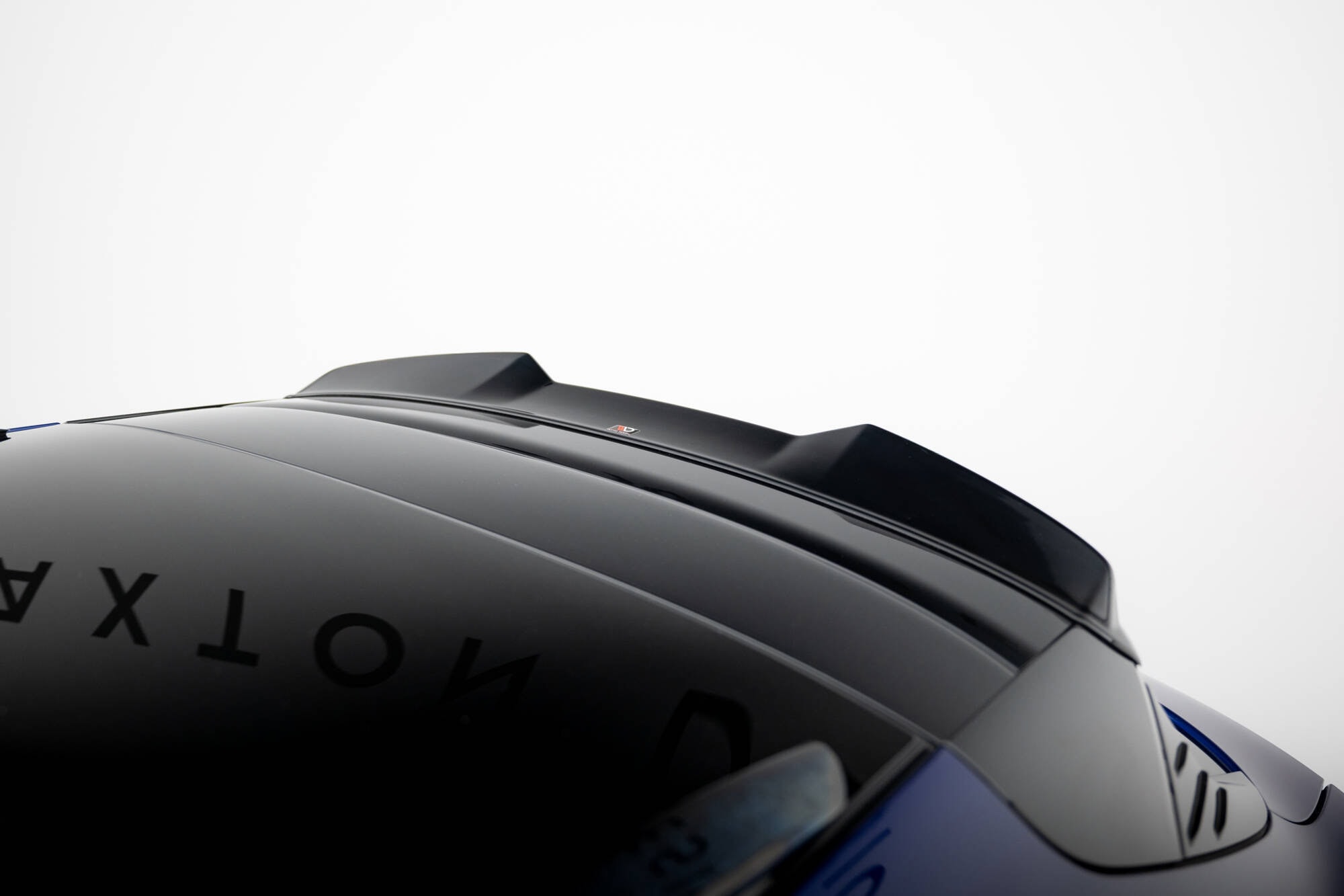 Maxton design gloss black 3d style boot spoiler for porsche taycan 9j1 cross turismo 4s - image 2