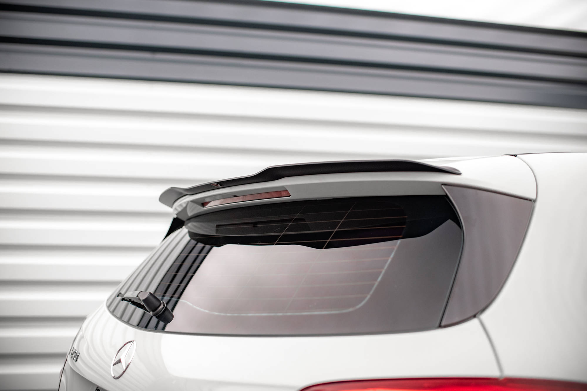 Maxton design gloss black roof spoiler for mercedes-benz w176 - image 2