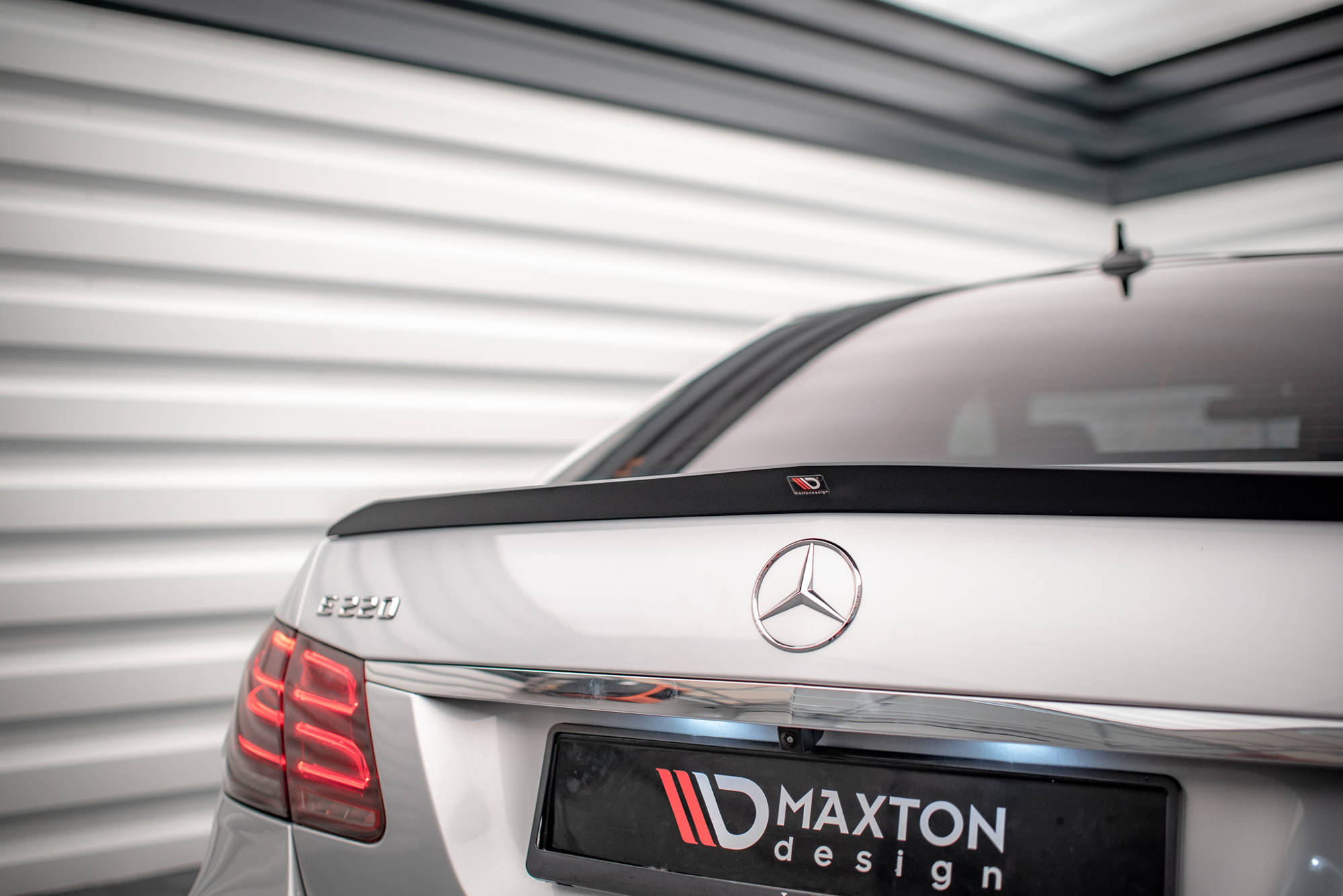 Maxton design gloss black boot spoiler for mercedes-benz amg e63 w212 lci - image 3