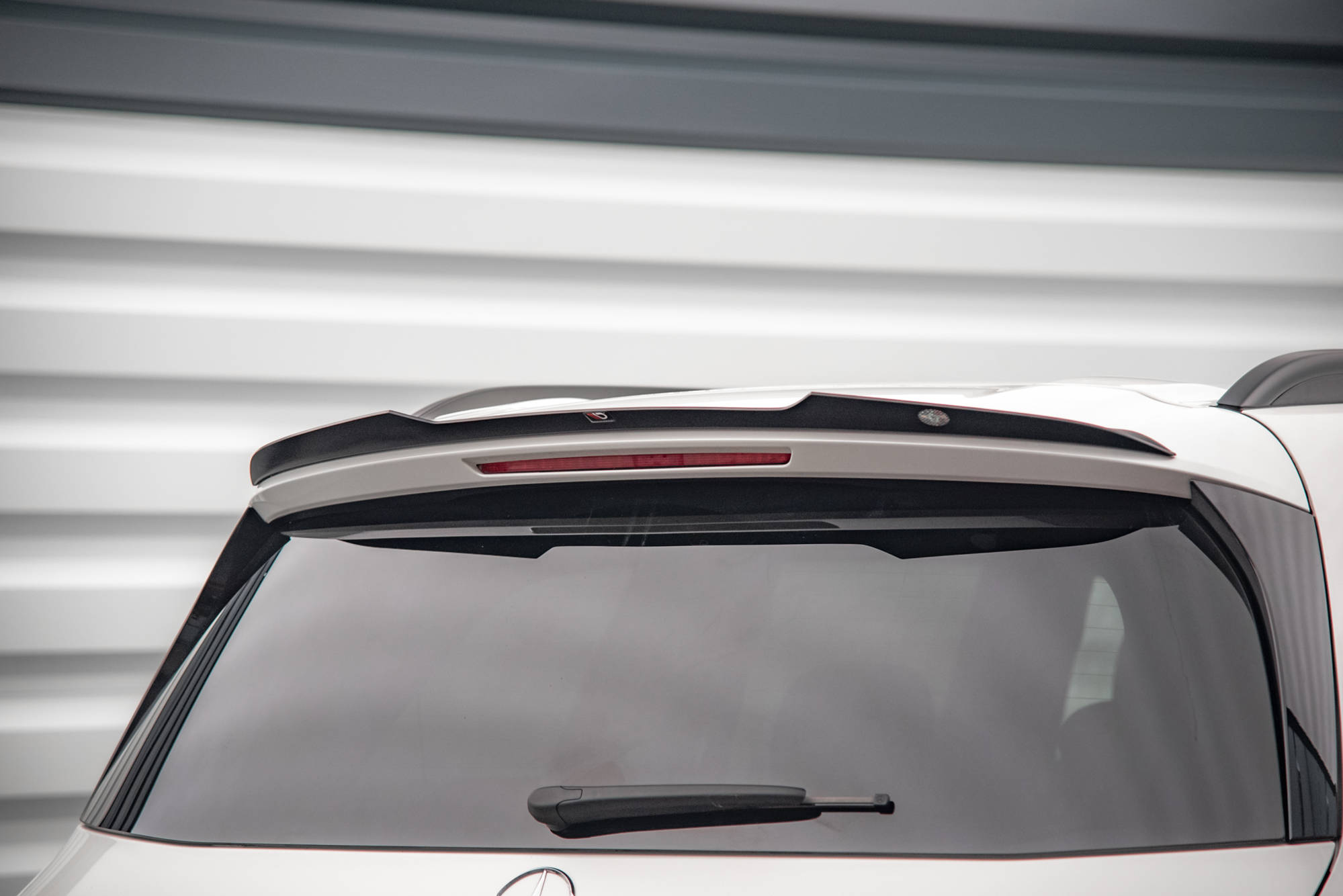 Maxton design gloss black roof spoiler for mercedes-benz amg x167 - image 3