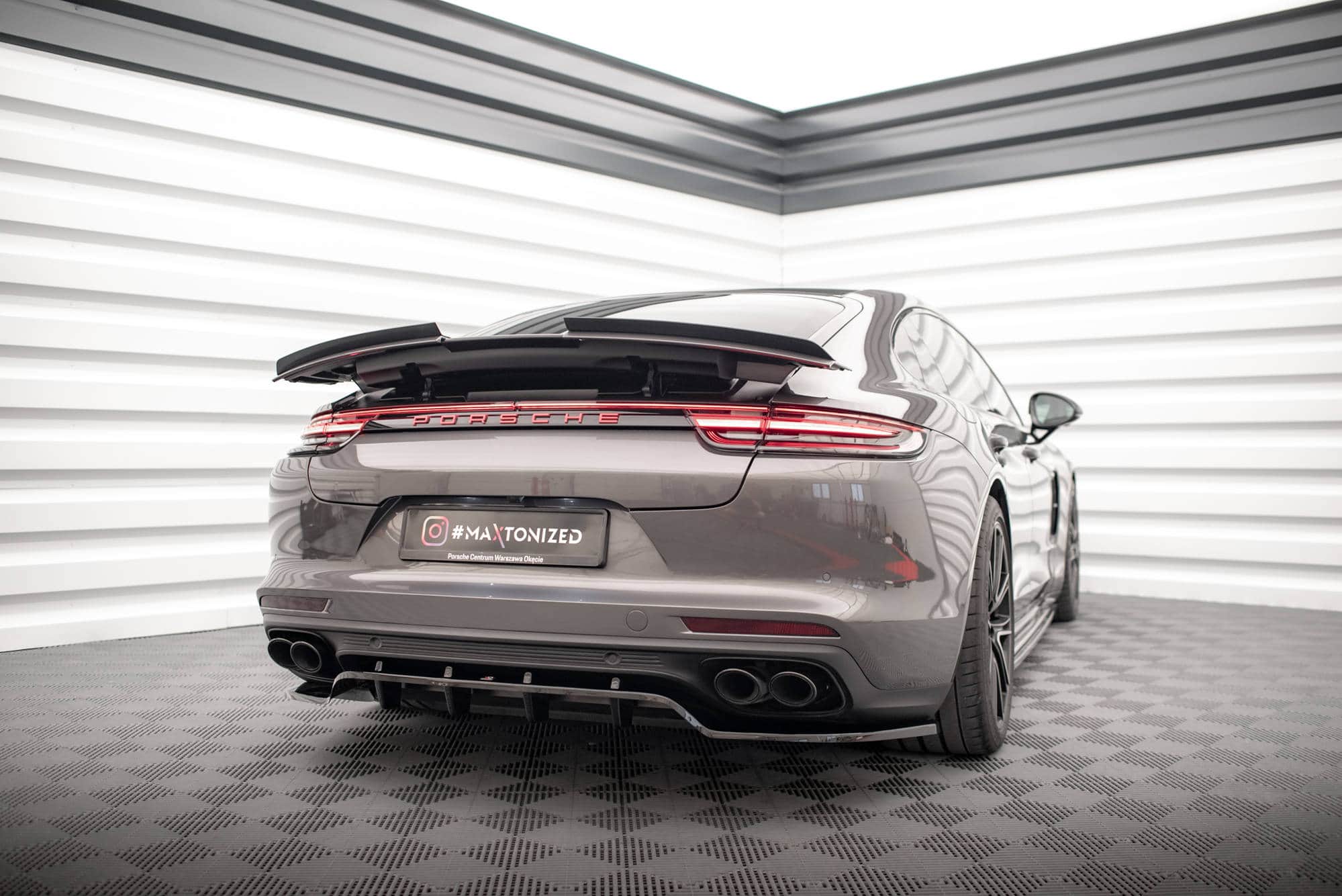 Maxton design gloss black boot spoiler for porsche panamera 971 - image 2