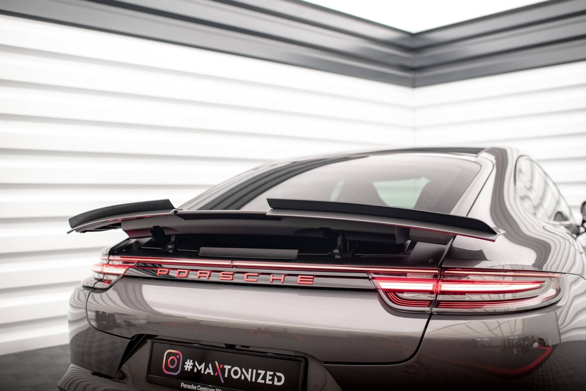 Maxton design gloss black boot spoiler for porsche panamera 971 - image 3